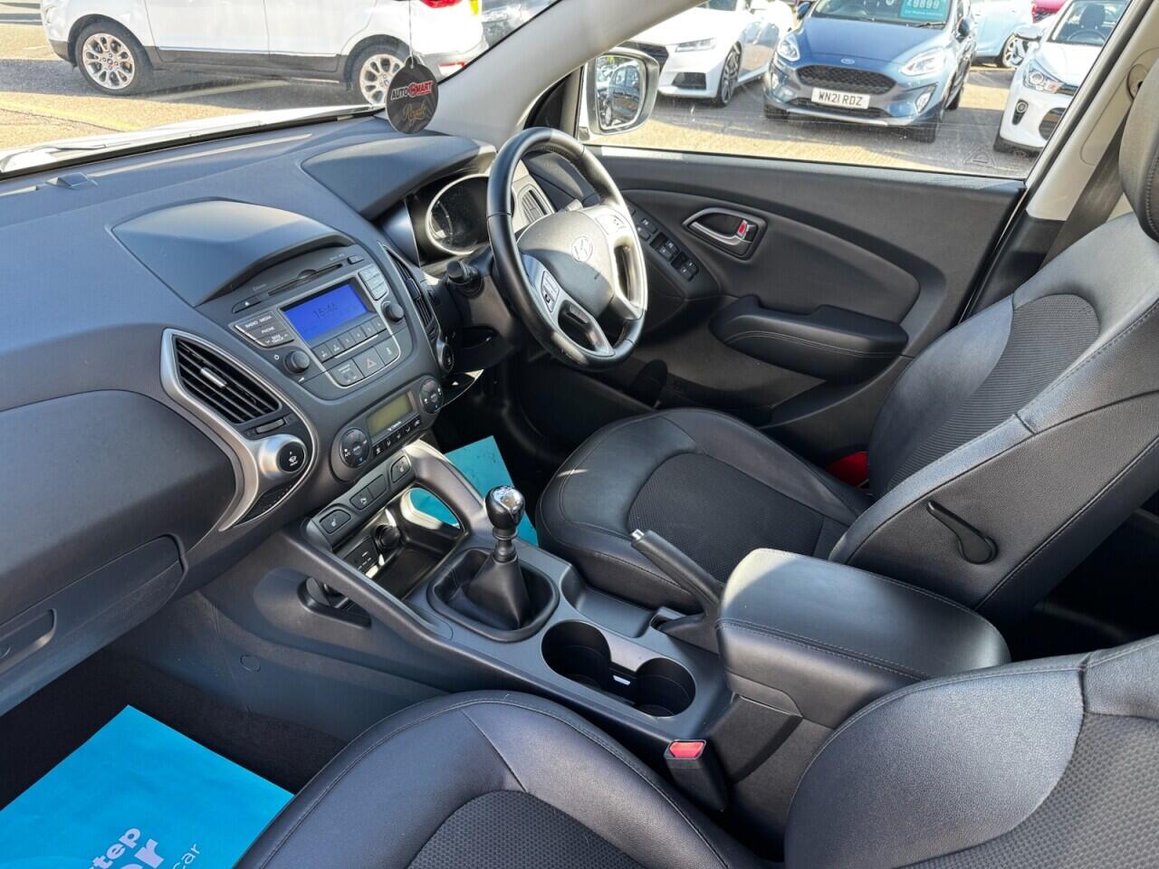Hyundai ix35 view 3