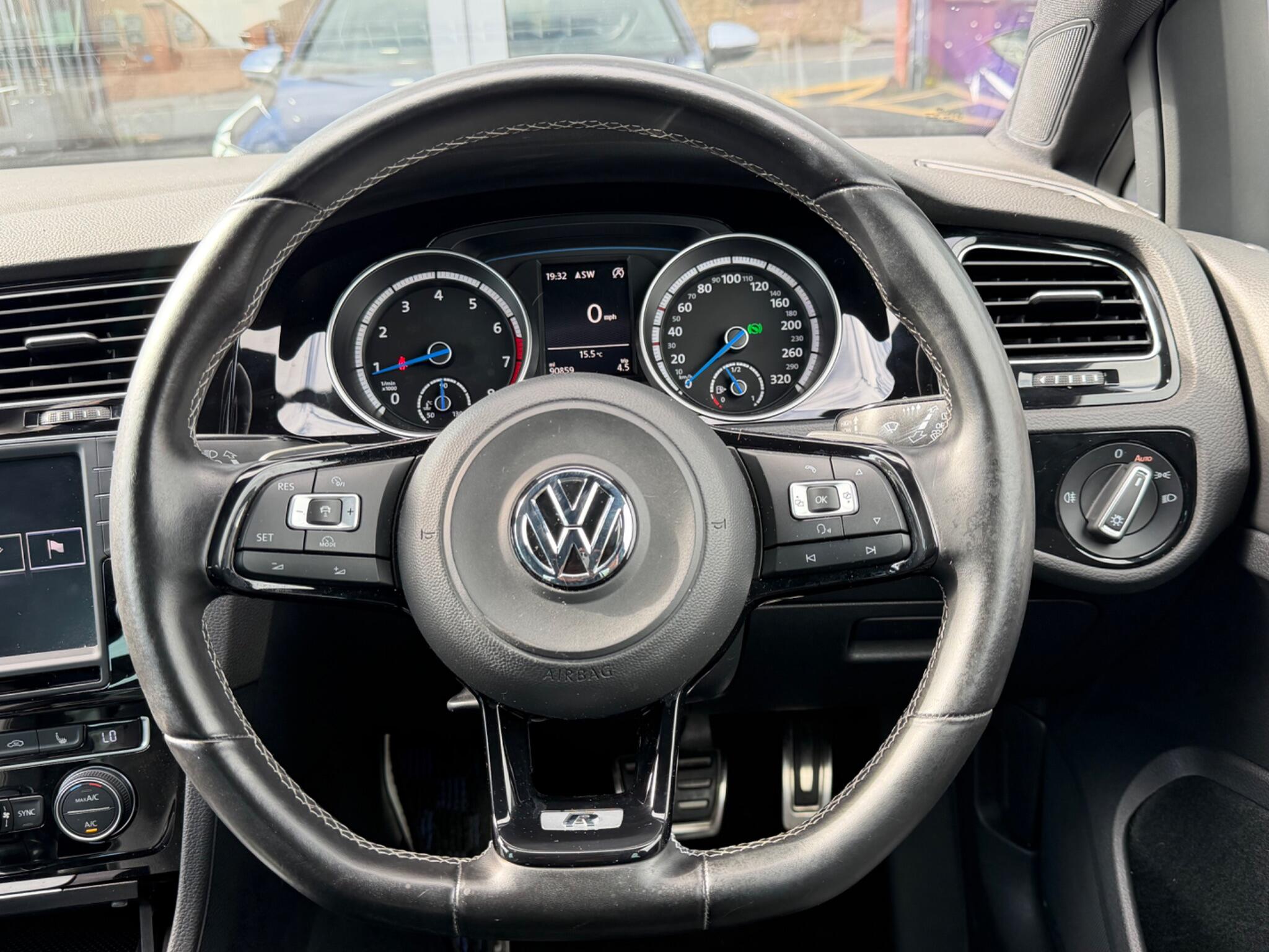 Volkswagen Golf view 18