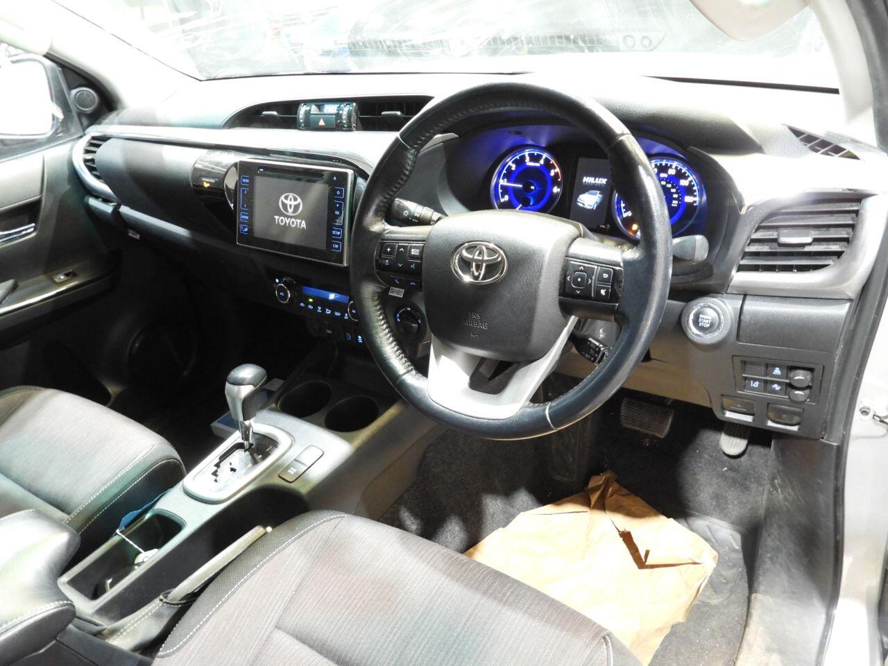 Toyota Hilux view 26
