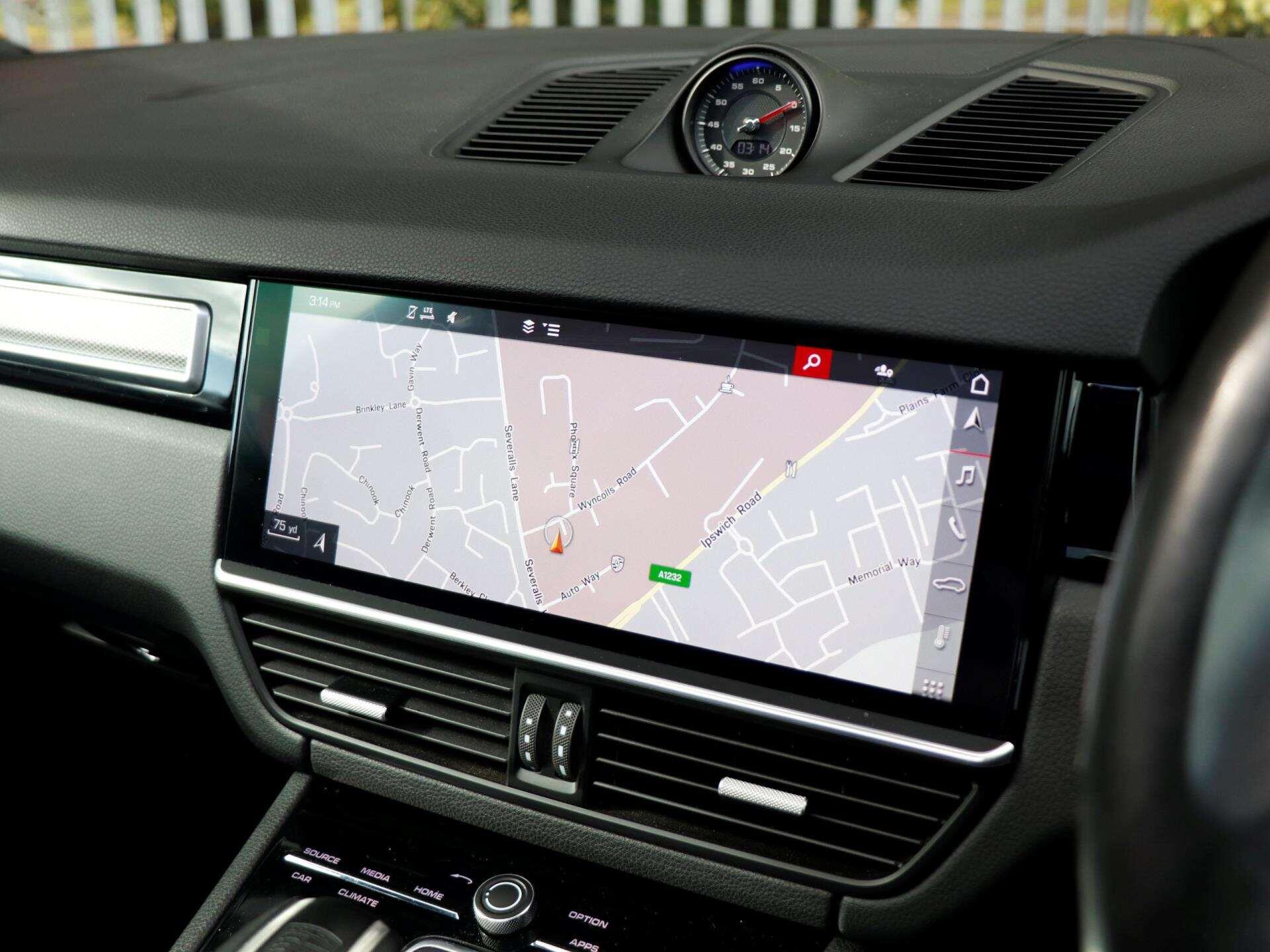 Porsche Cayenne view 14