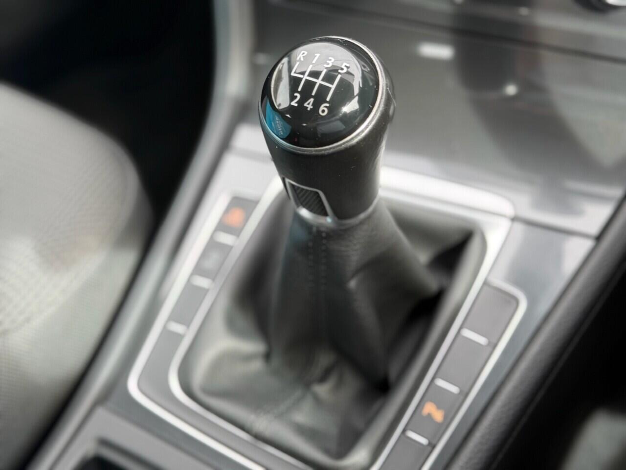 Volkswagen Golf view 25