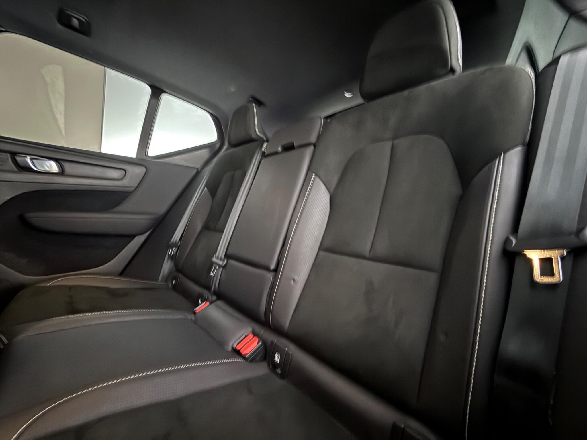 Volvo XC40 view 34