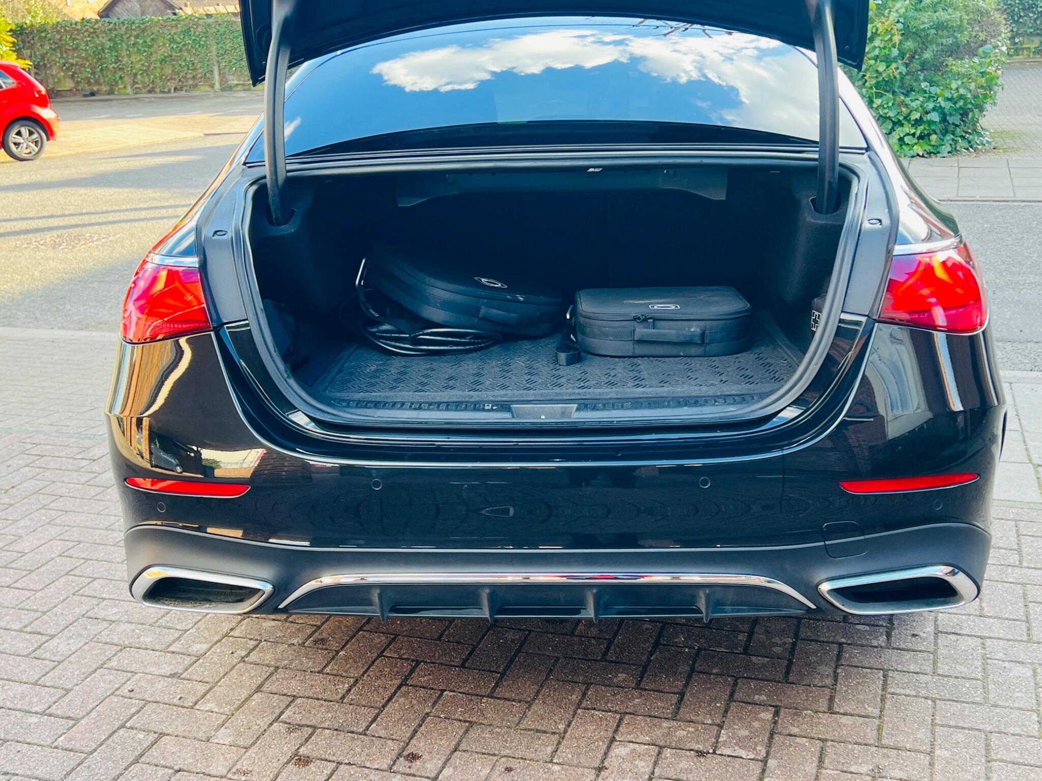 Mercedes-Benz E Class view 34