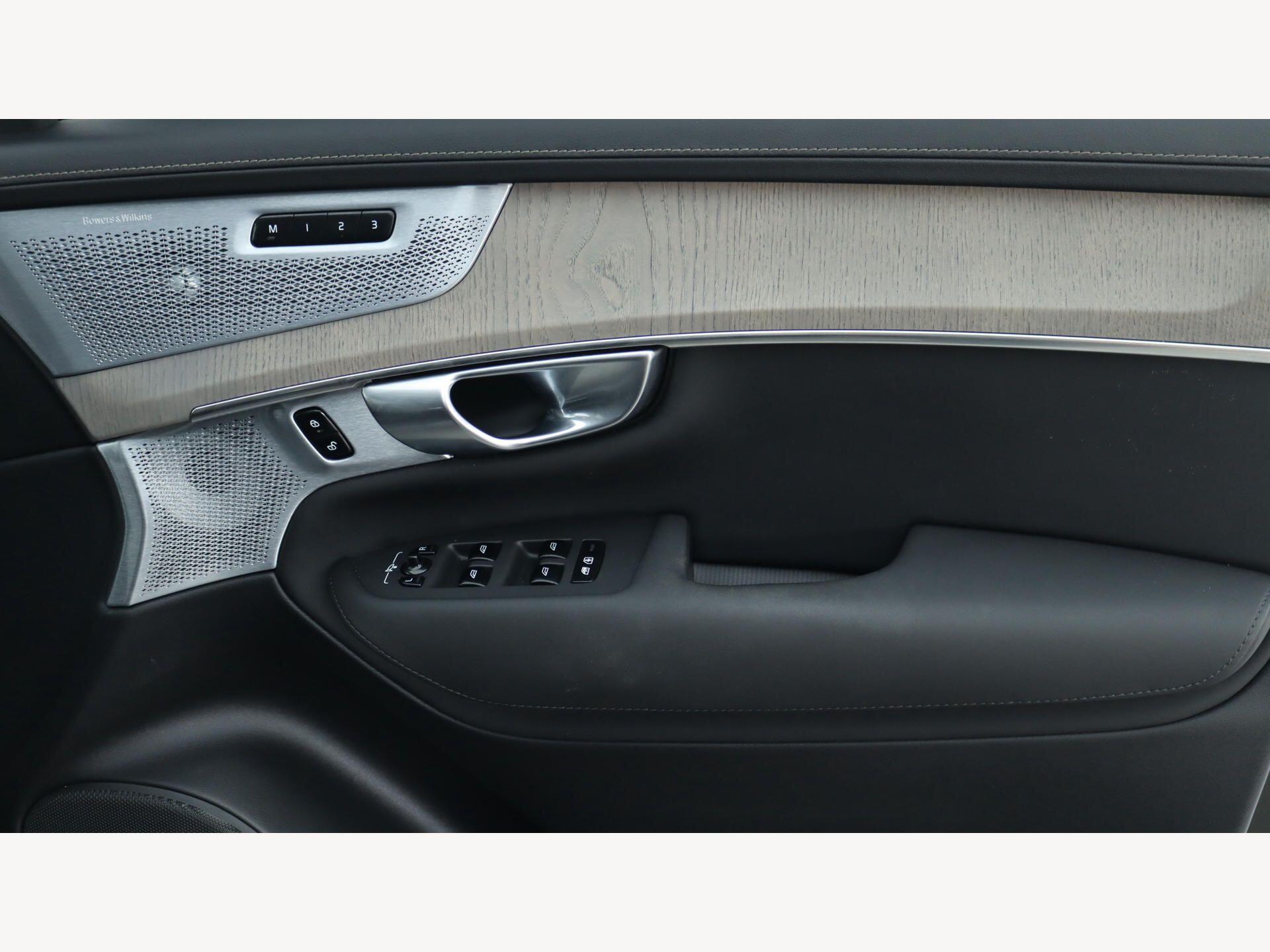 Volvo XC90 view 29