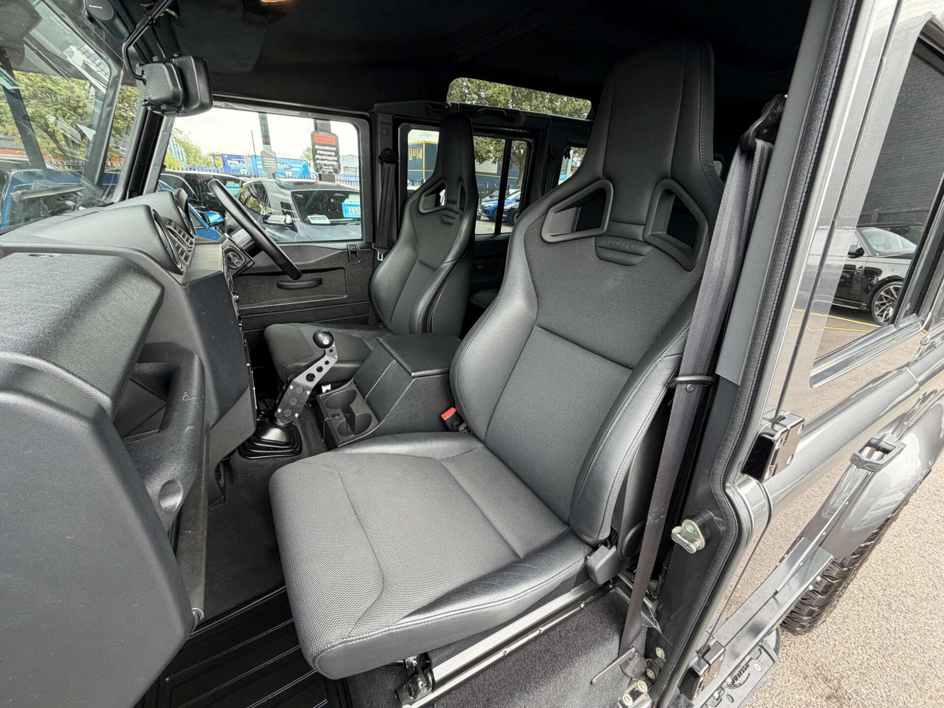 Land Rover Defender 110 view 3