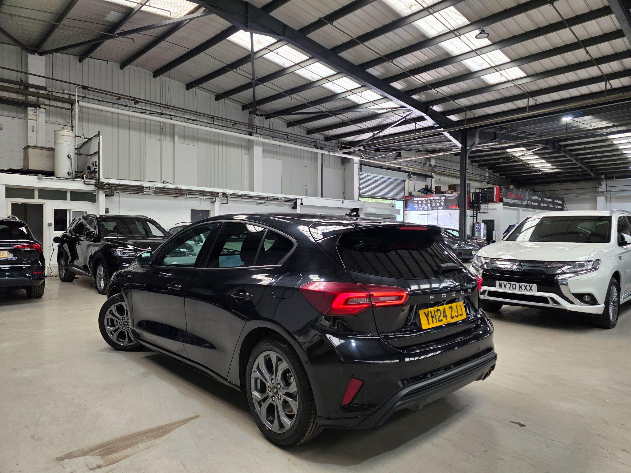 Ford Focus view 24