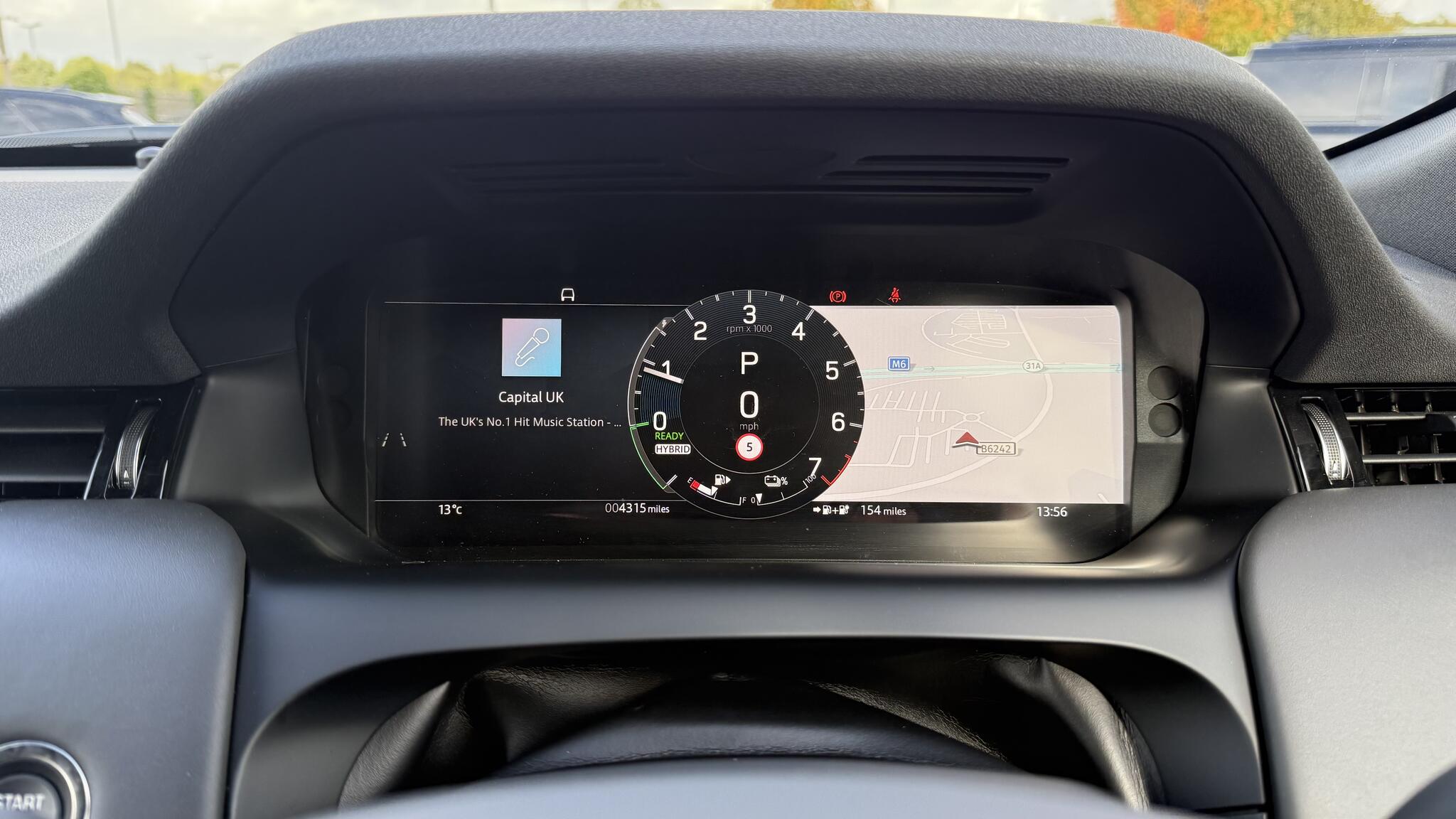 Land Rover Discovery Sport view 16