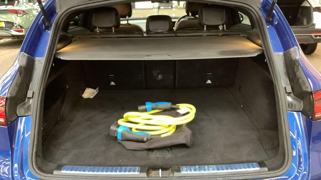 Mercedes-Benz Eqc view 11