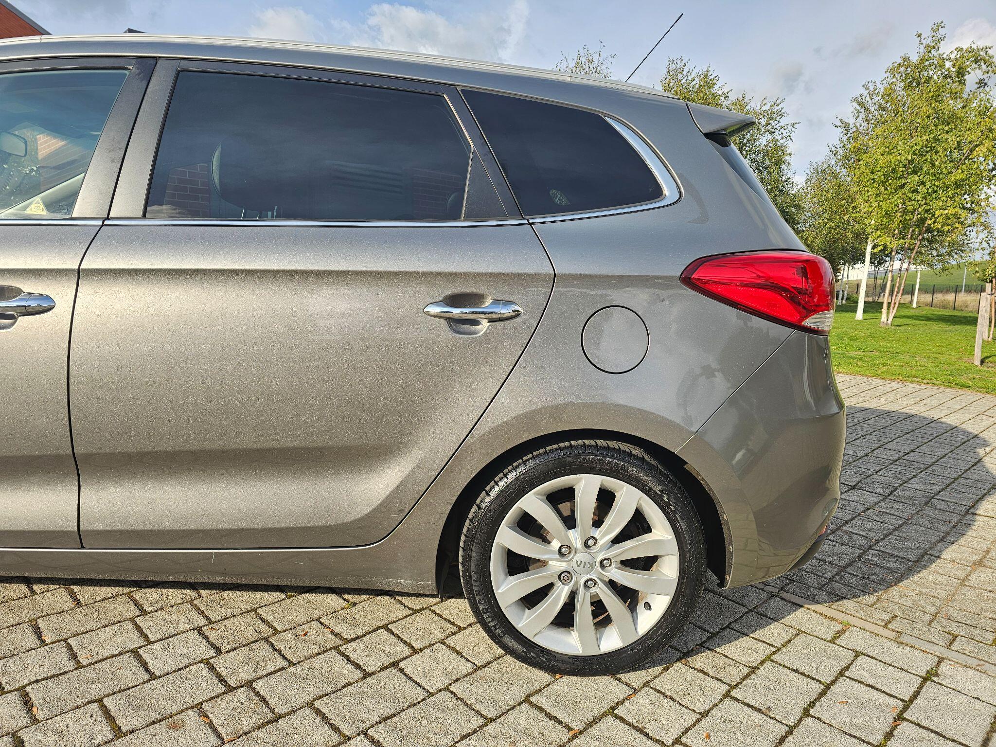 Kia Carens view 16