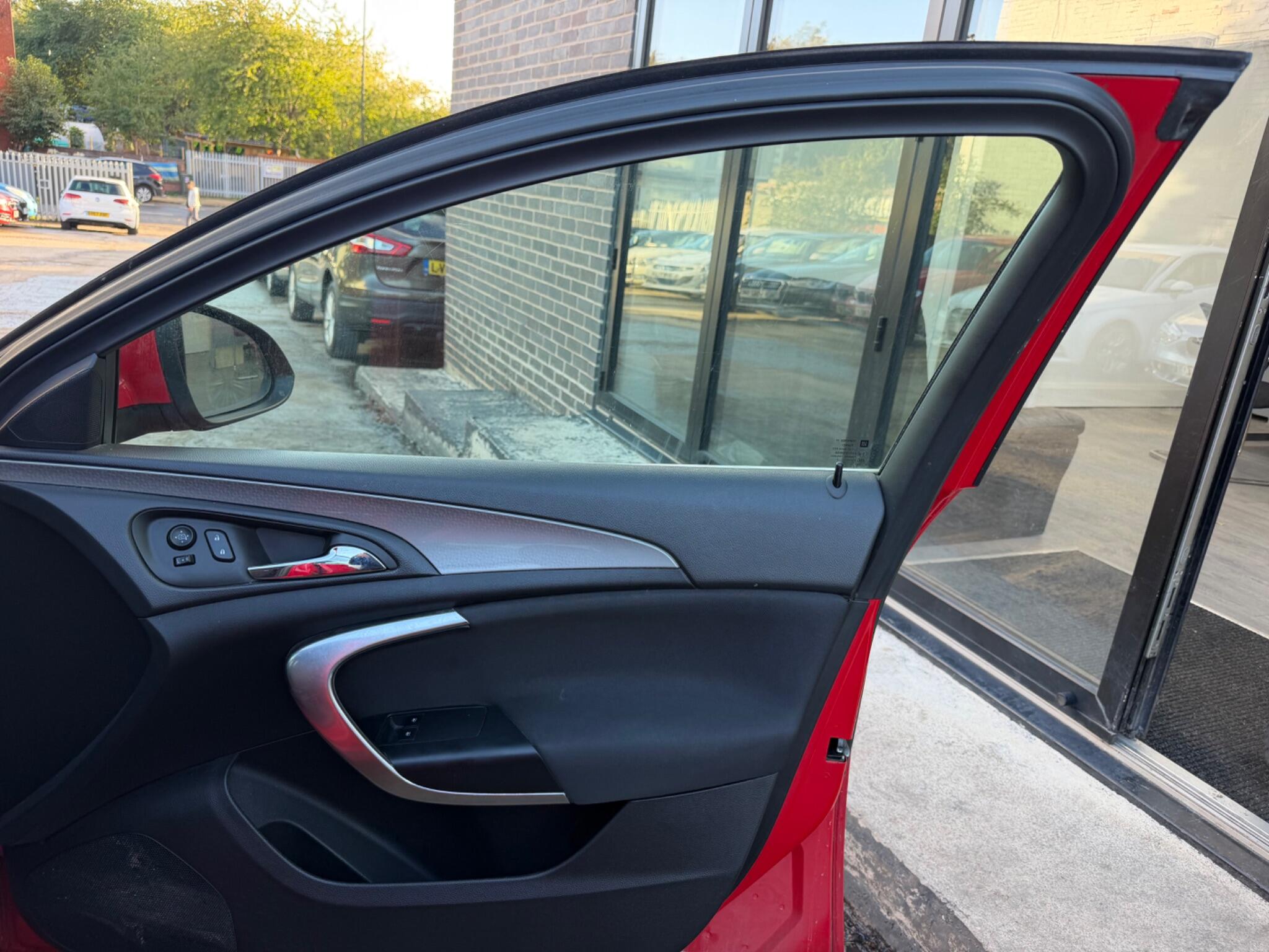 Vauxhall Insignia view 9