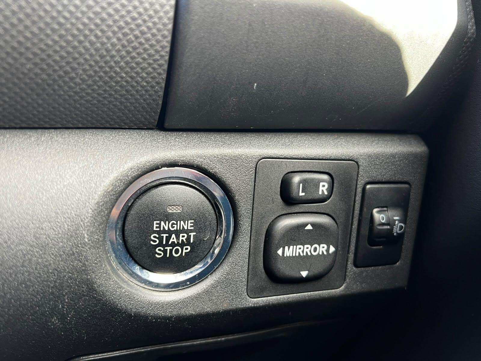 Toyota Yaris view 25