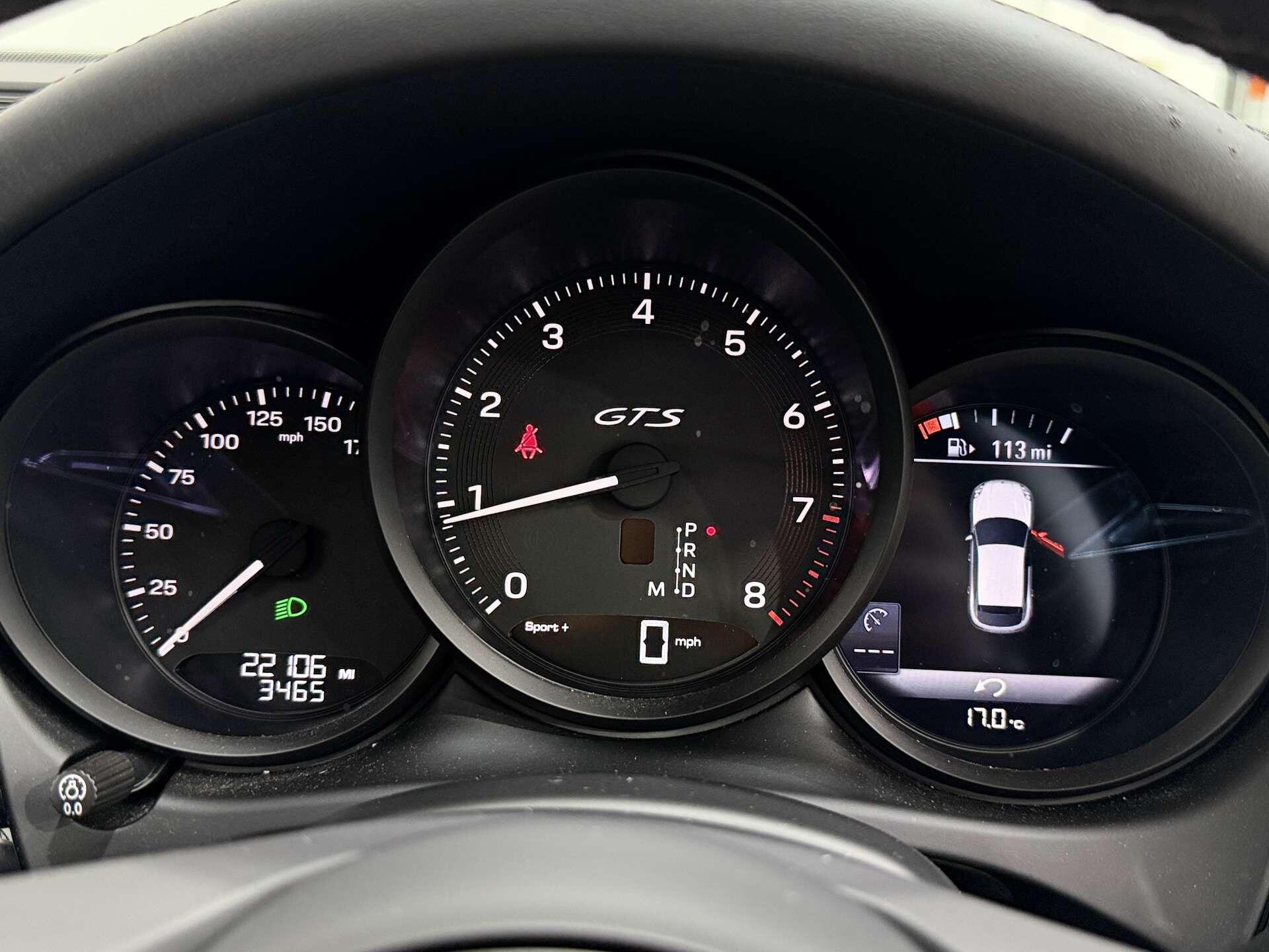 Porsche Macan view 23