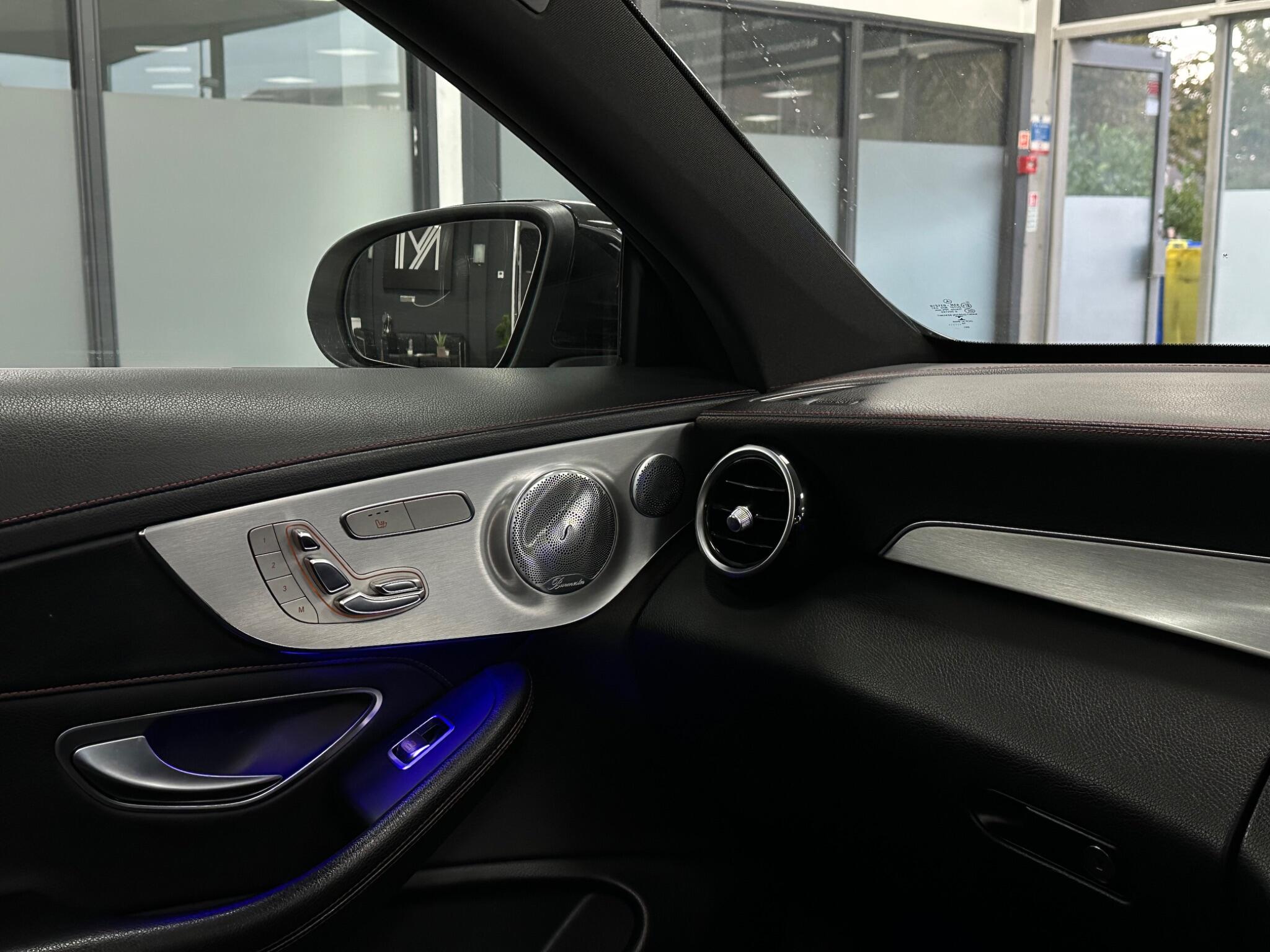 Mercedes-Benz C-Class view 35