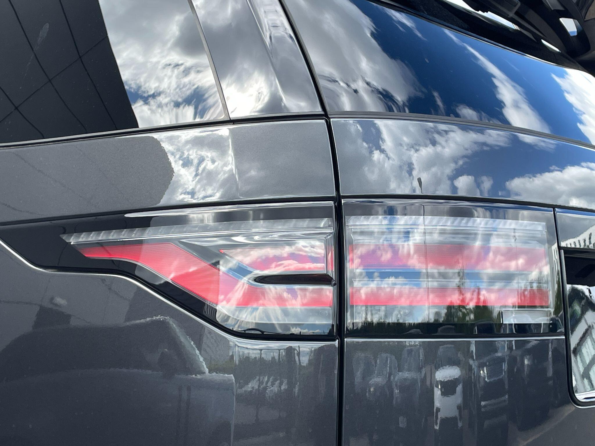 Land Rover Discovery view 40