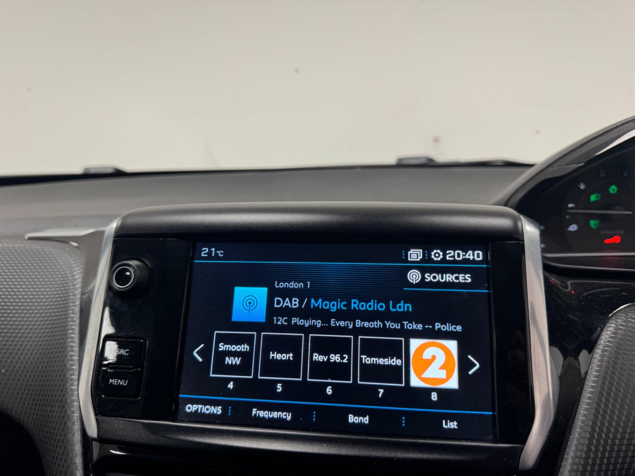 Peugeot 208 view 14