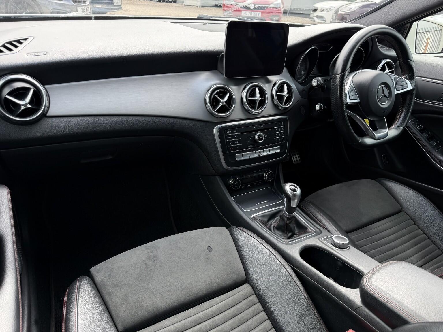 Mercedes-Benz Gla view 15