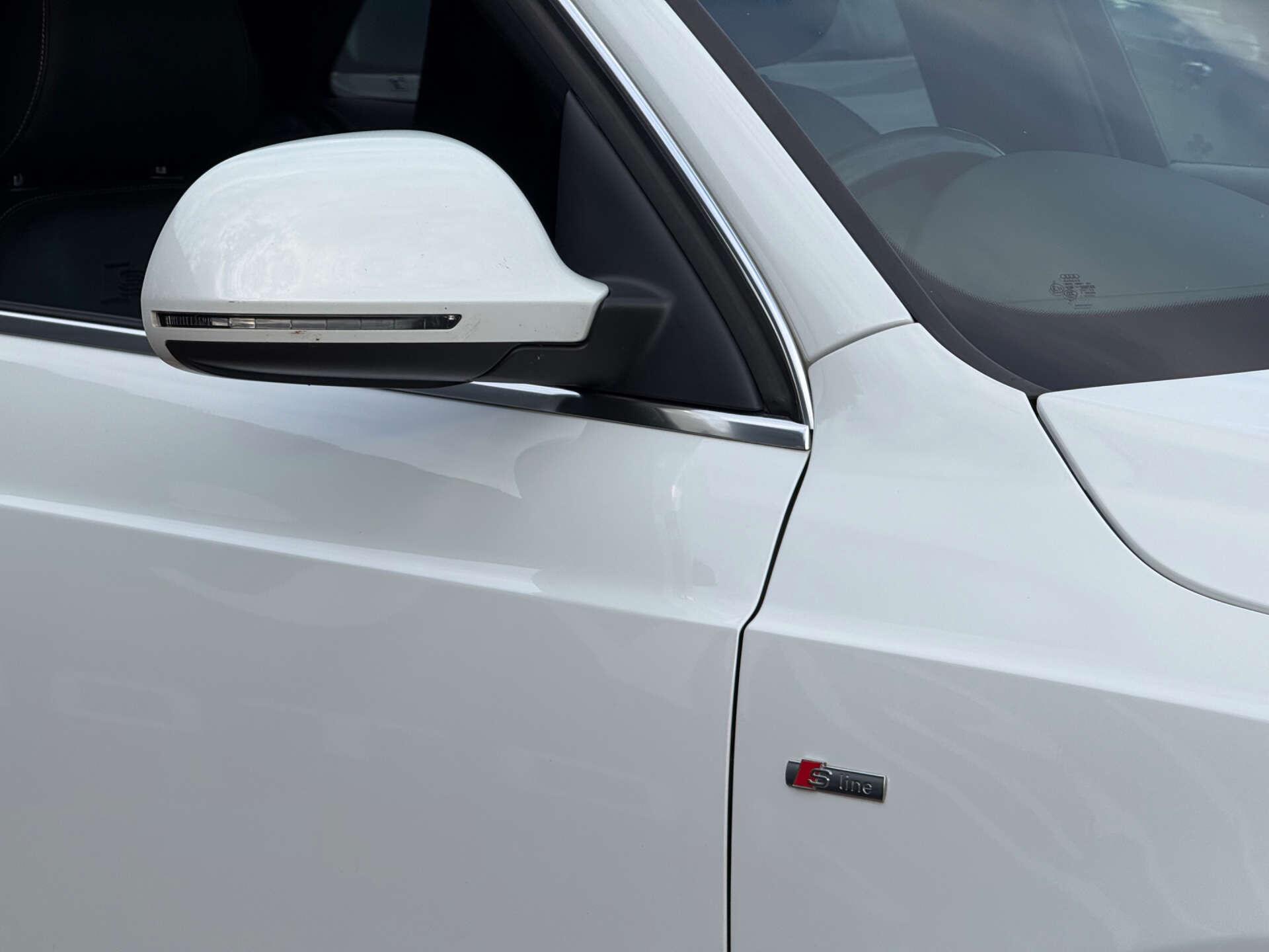 Audi Q3 view 16
