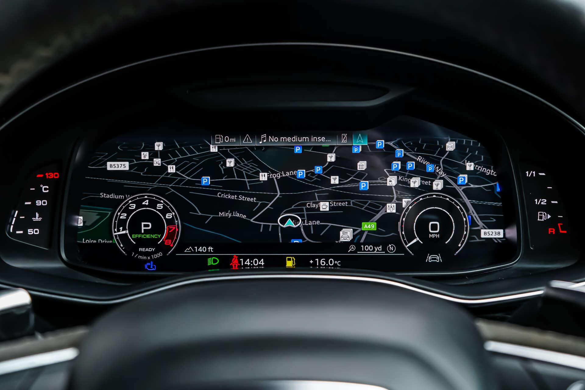 Audi RS Q8 view 18