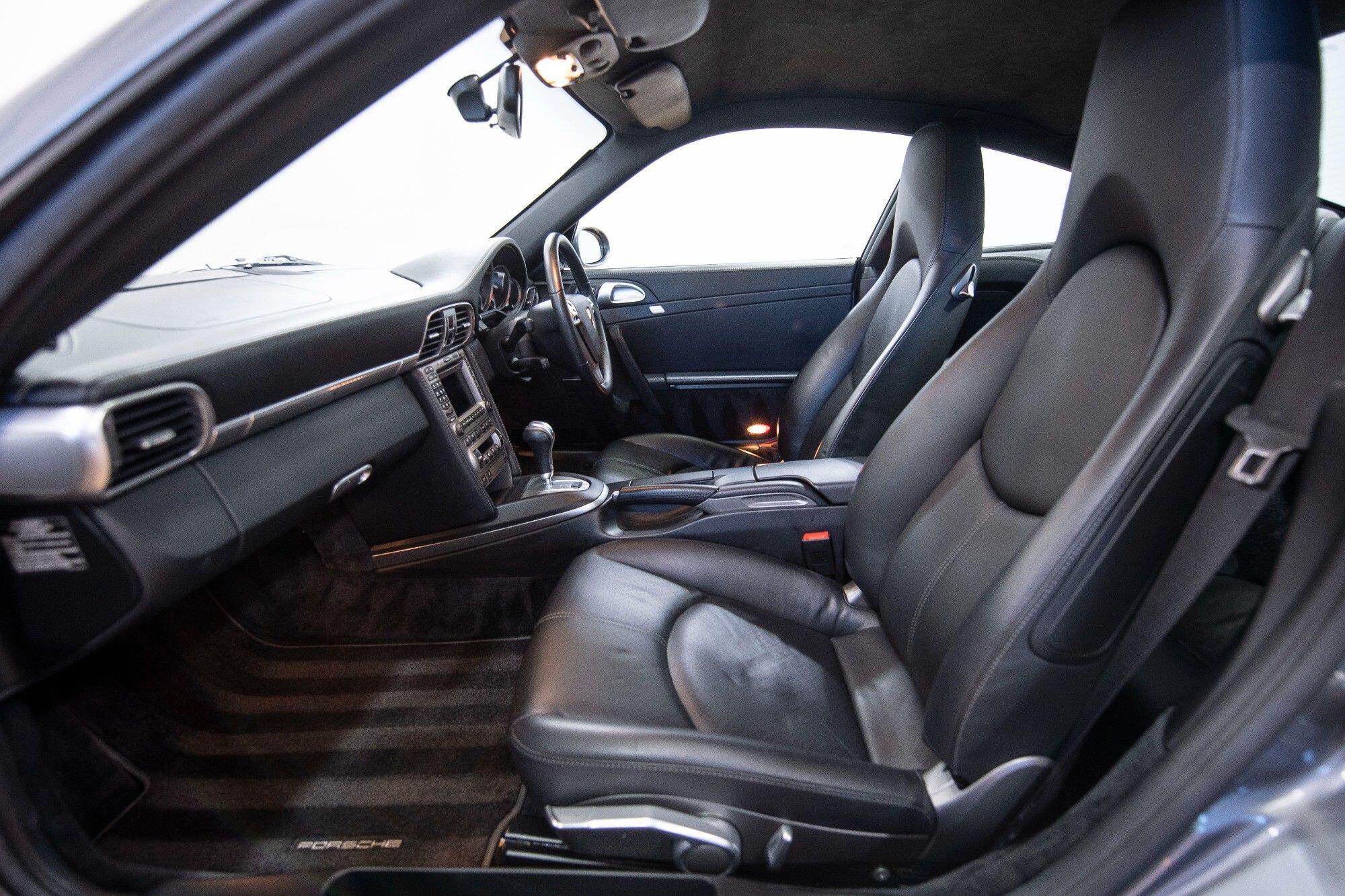 Porsche 911 view 27