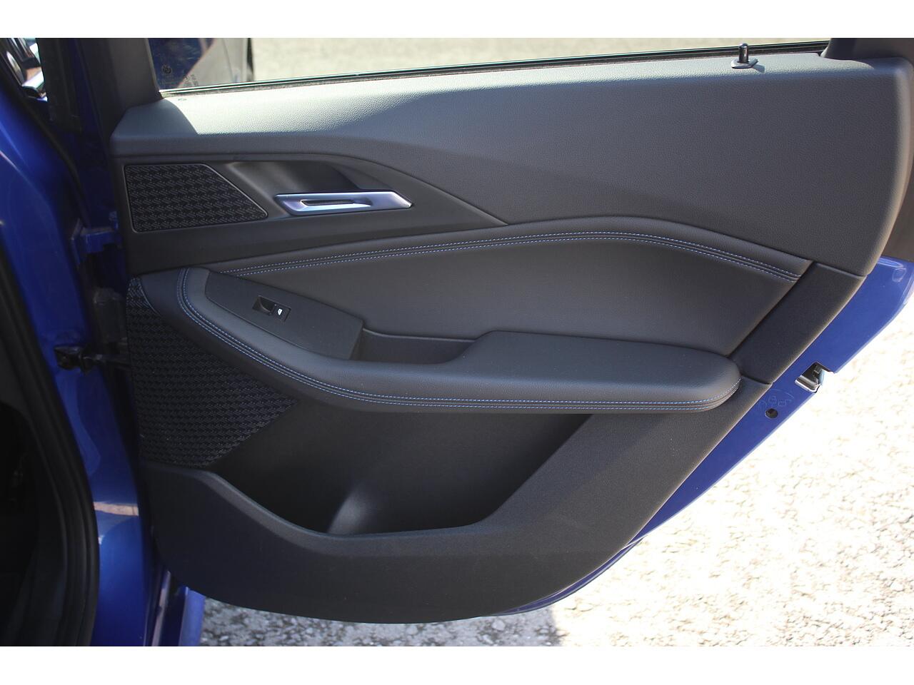 BMW 2 Series Active Tourer view 36