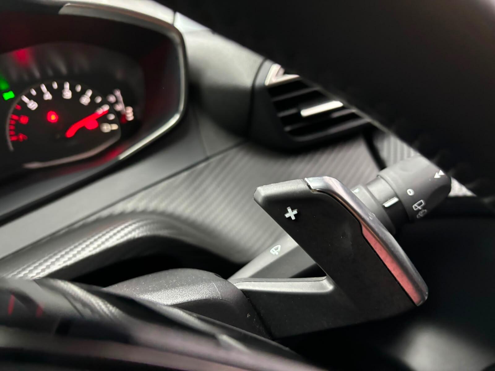 Peugeot 208 view 19