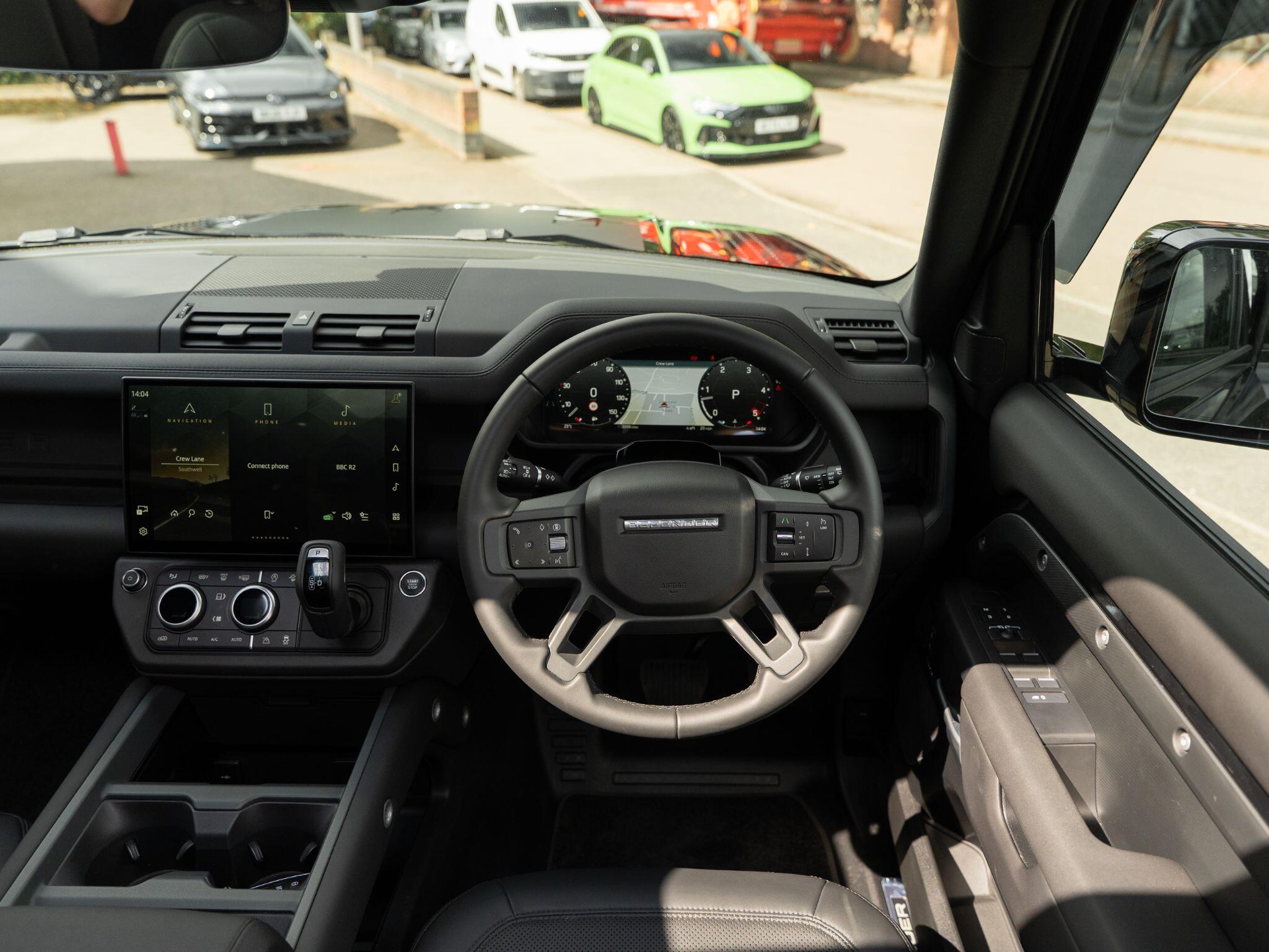 Land Rover Defender 110 view 42