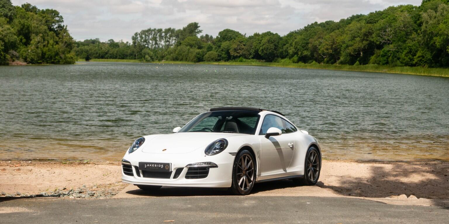 Porsche 911 view 3