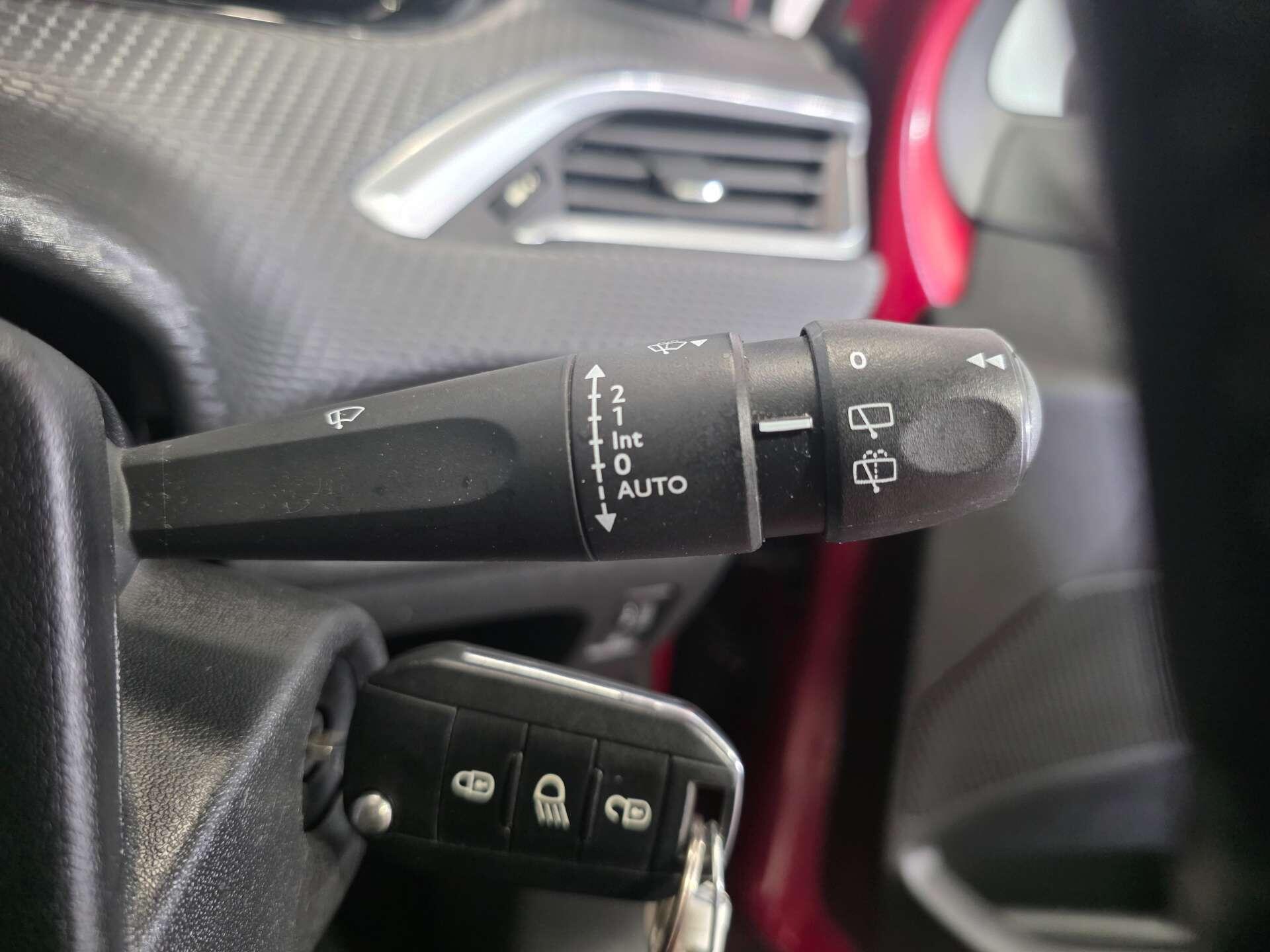 Peugeot 208 view 20