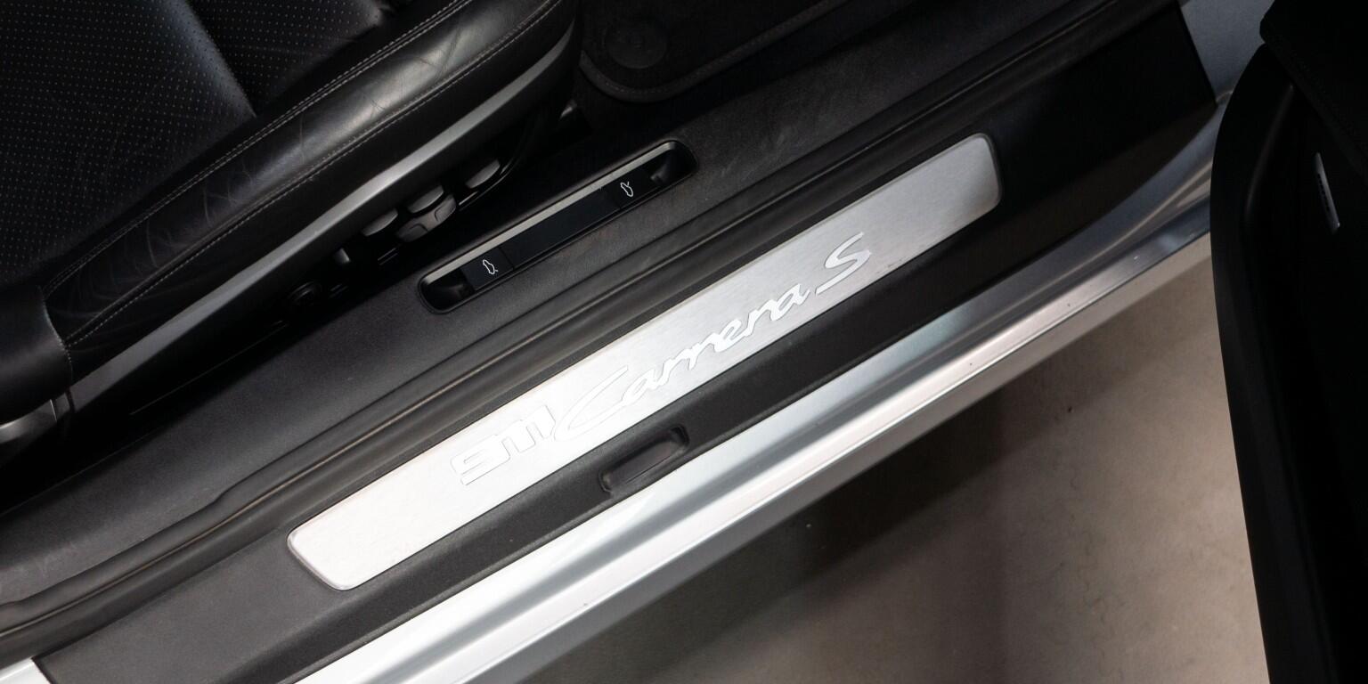 Porsche 911 view 23