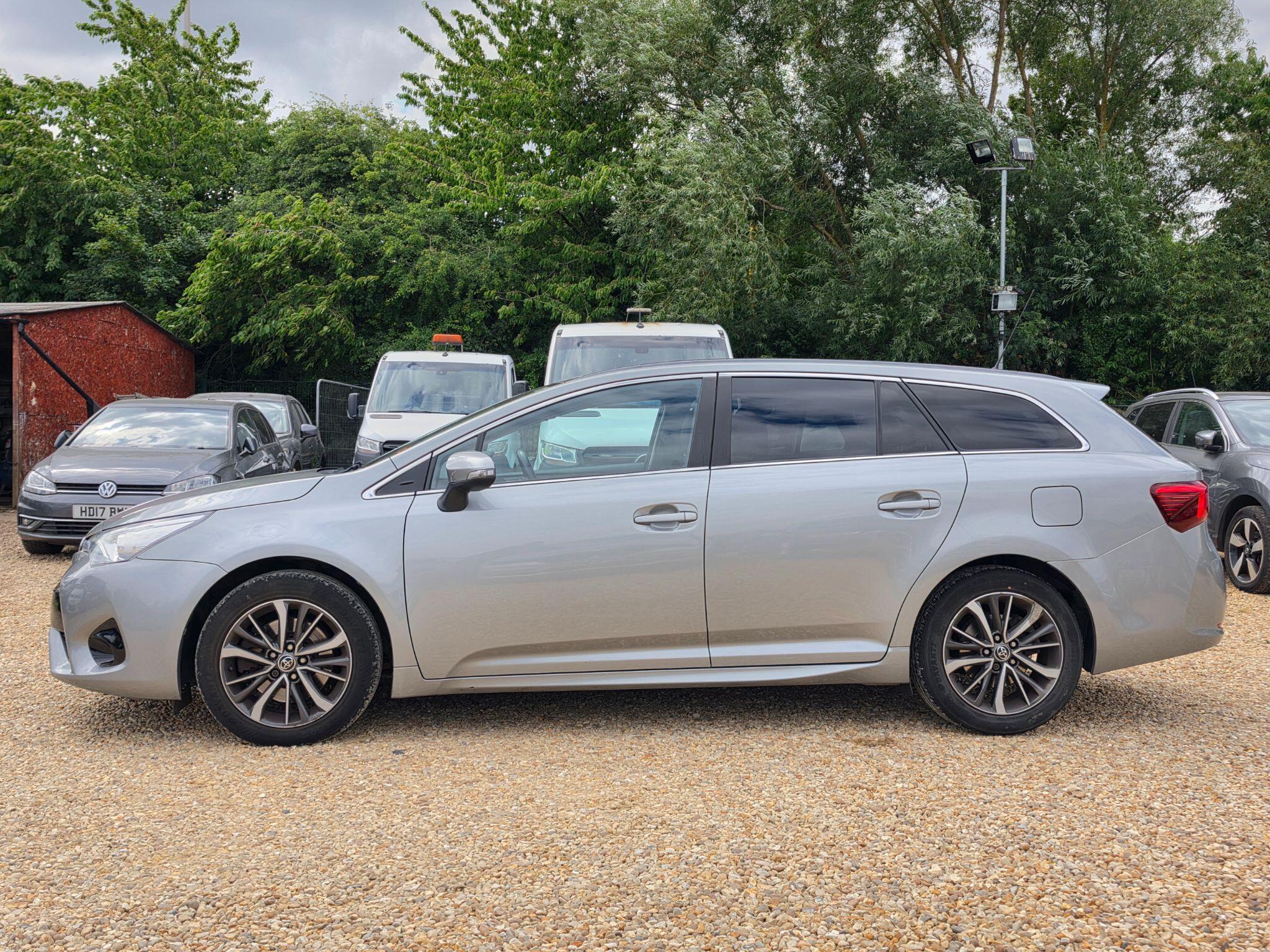 Toyota Avensis view 6