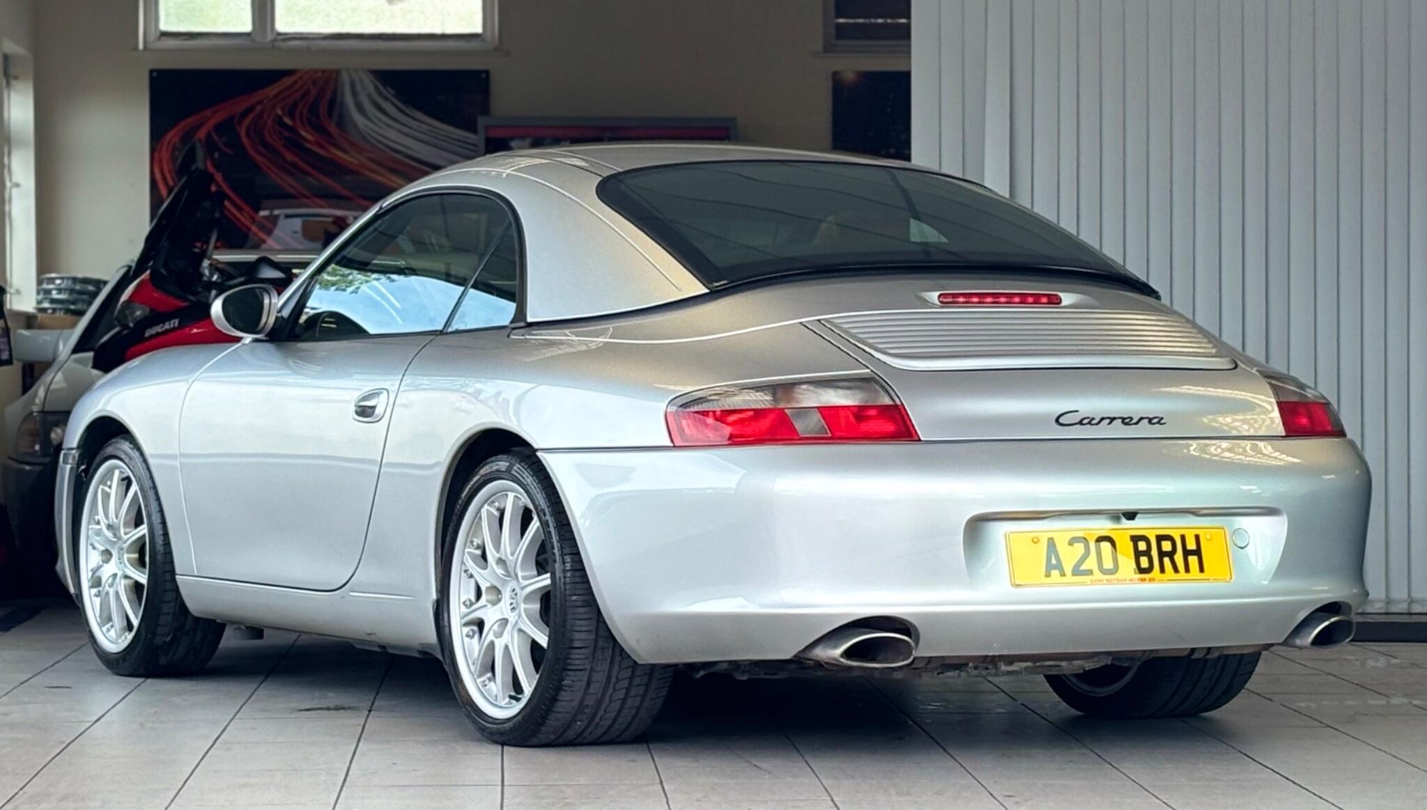 Porsche 911 view 4