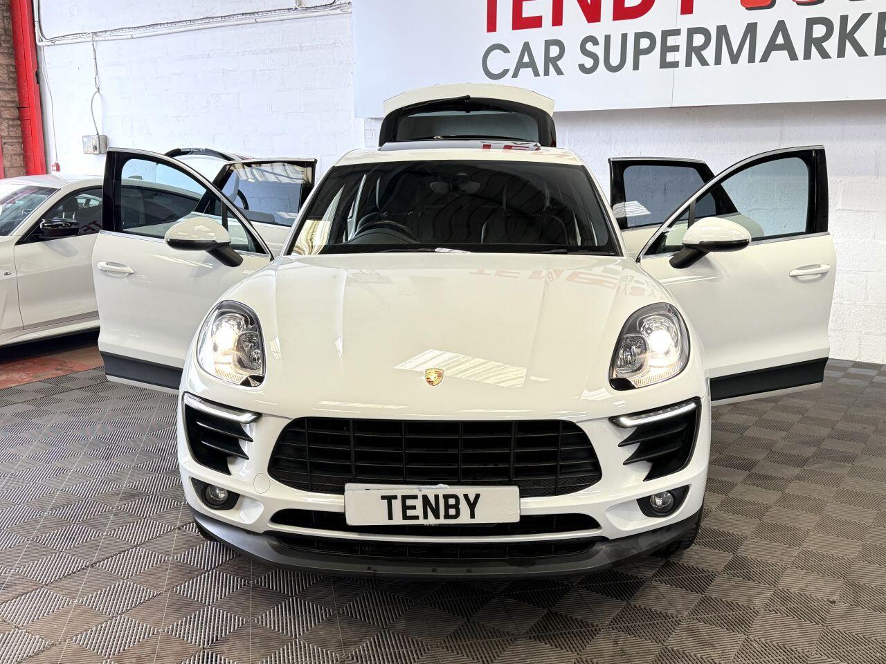 Porsche Macan view 12