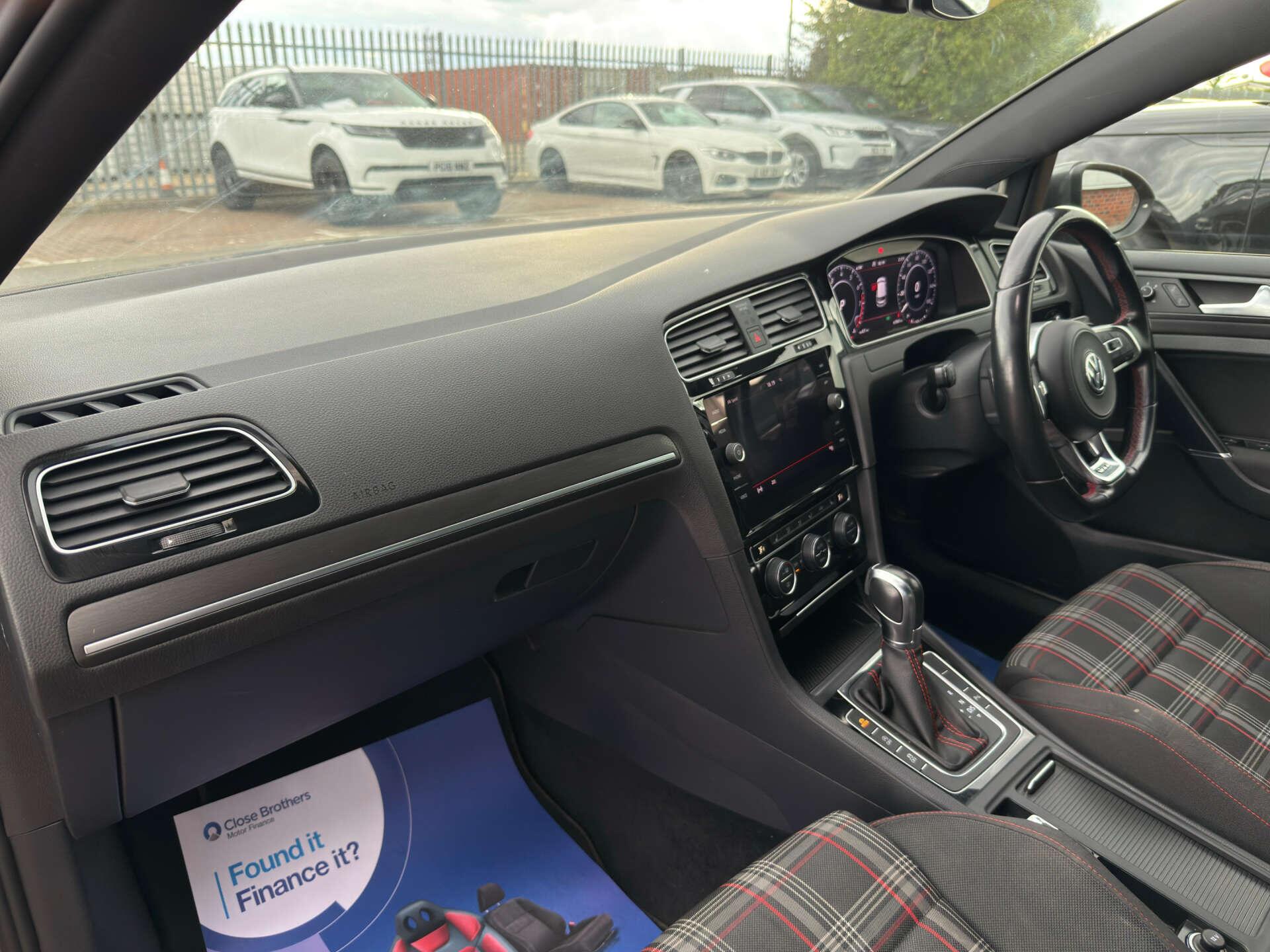 Volkswagen Golf view 46