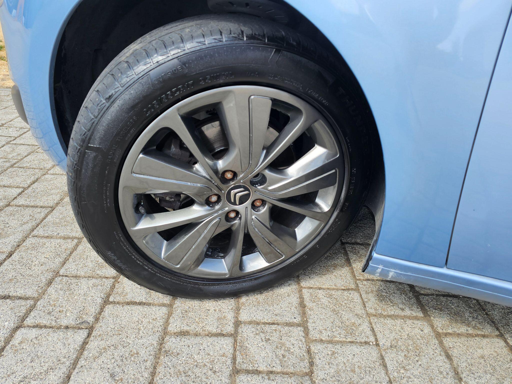 Citroen Grand C4 Picasso view 35