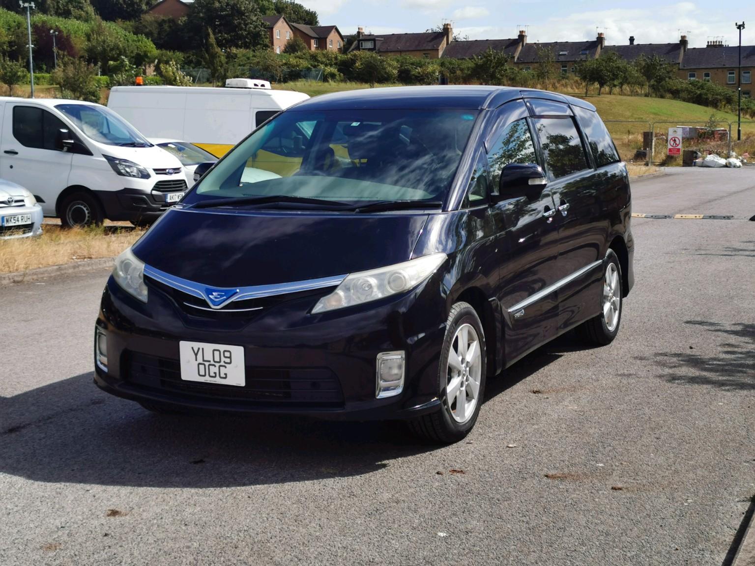 Toyota Estima view 2