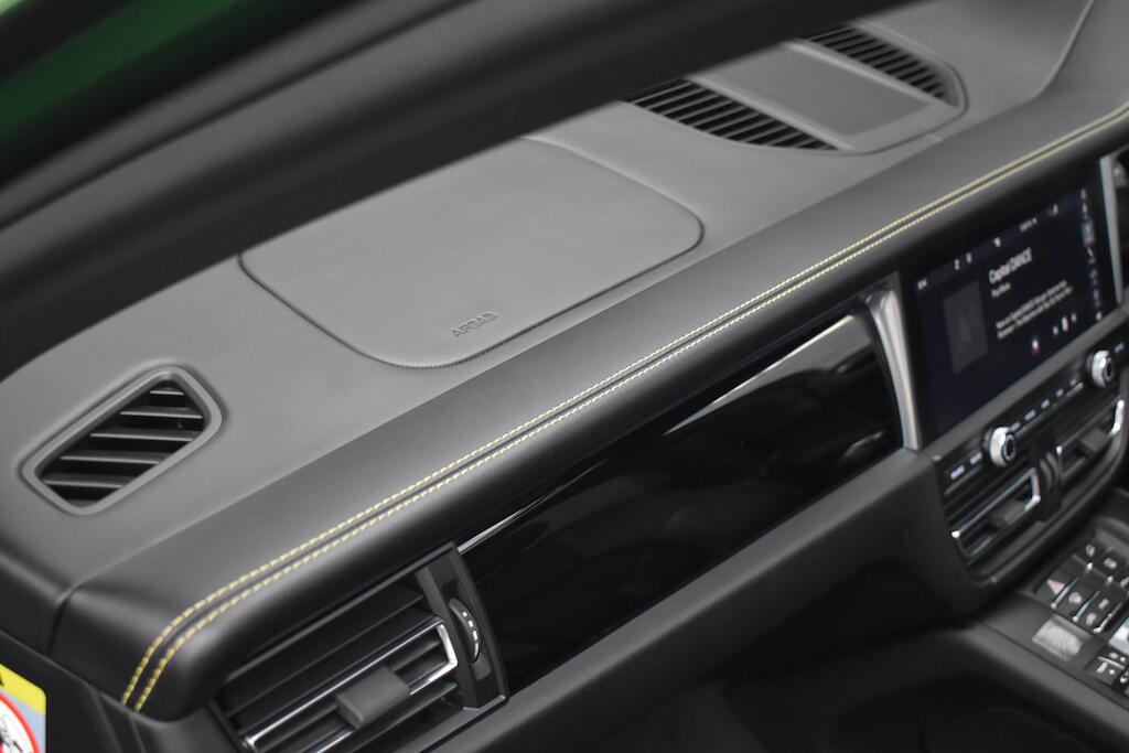 Porsche Macan view 46