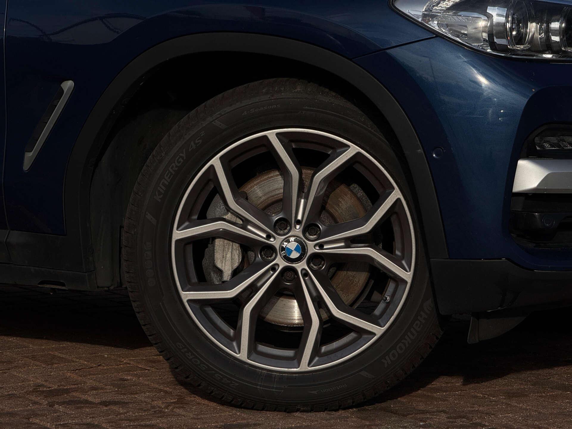 BMW X3 view 16