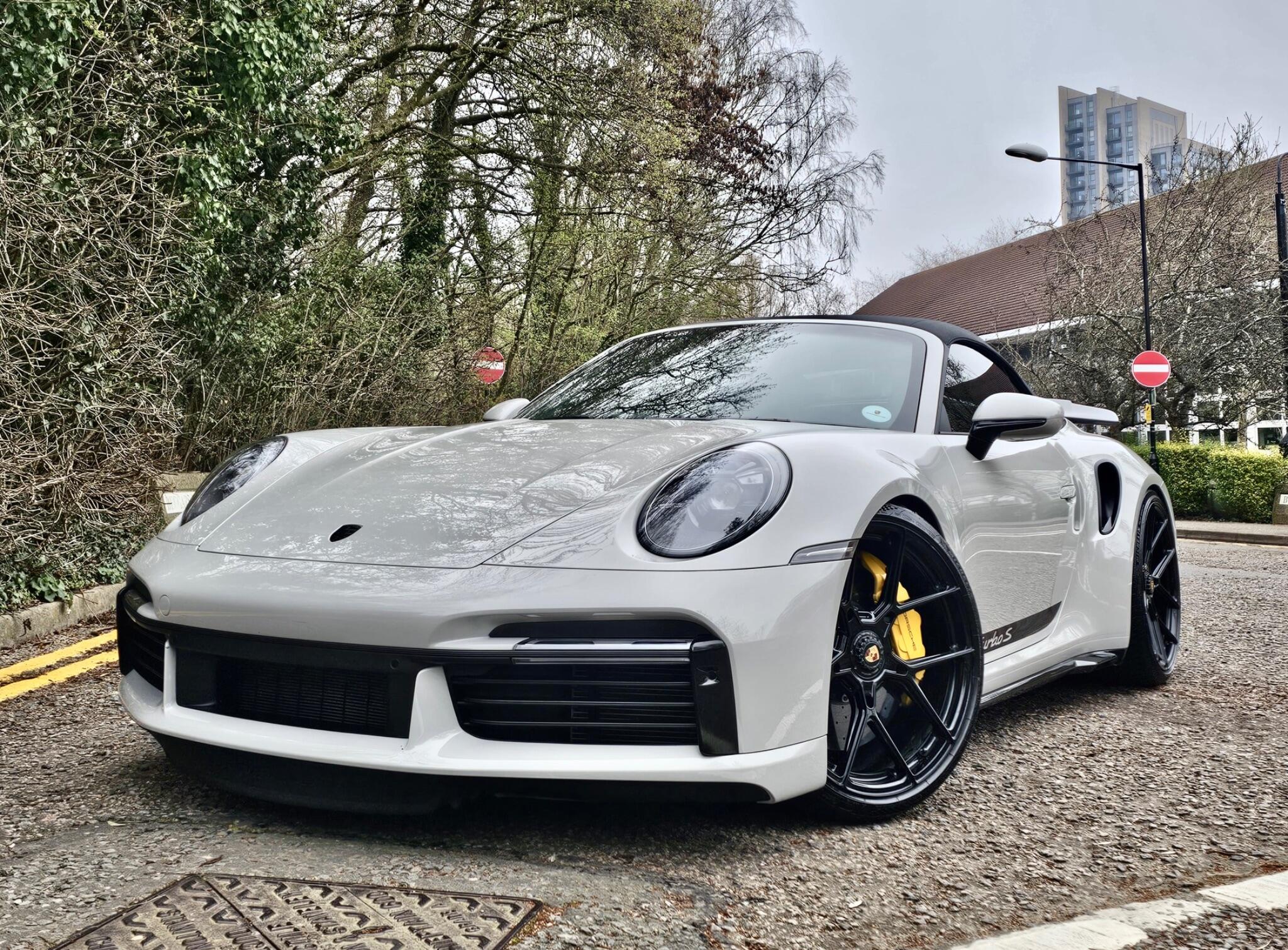 Porsche 911 view 5