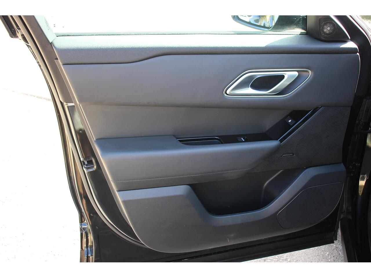 Land Rover Range Rover Velar view 32