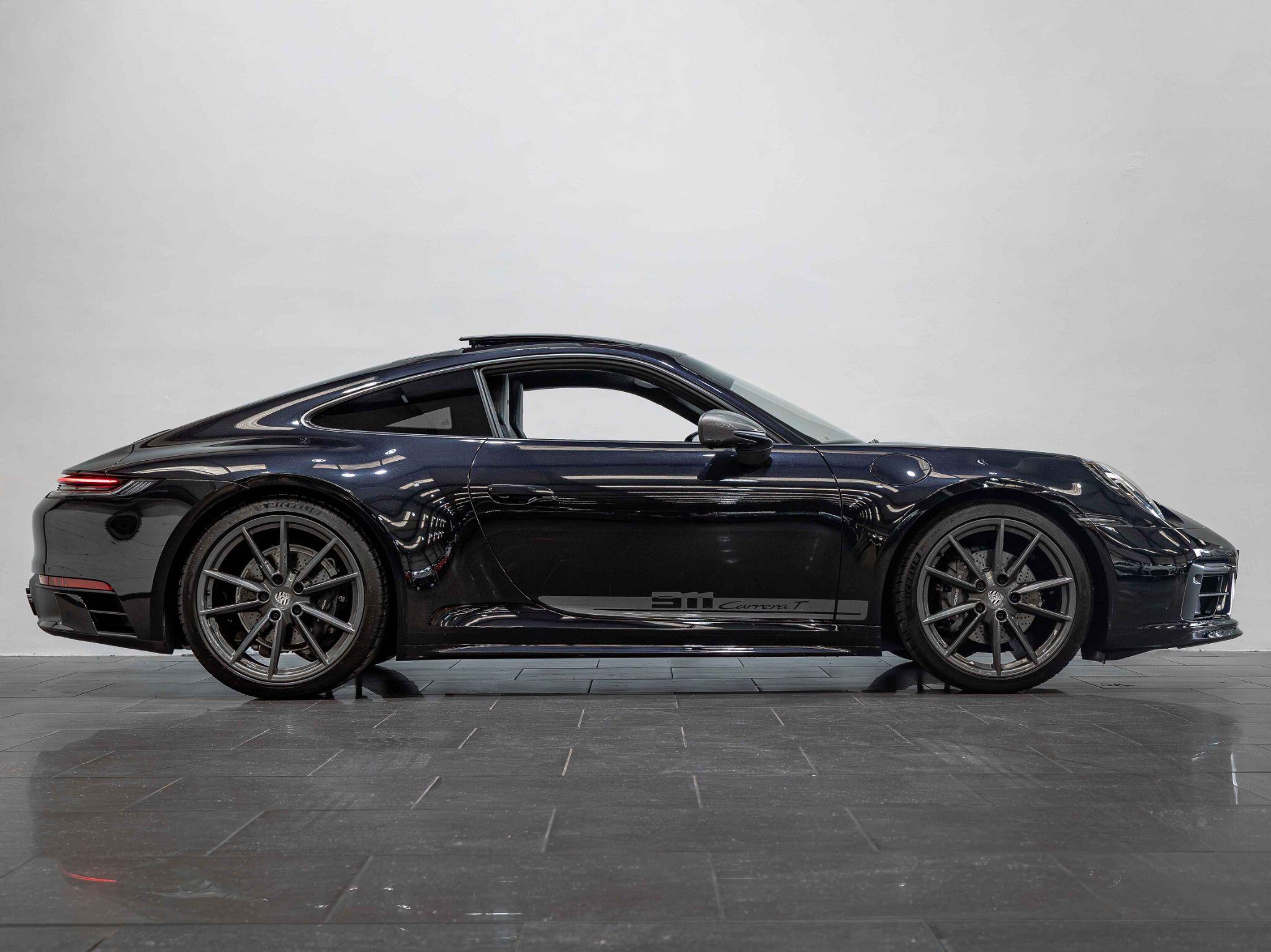 Porsche 911 view 6