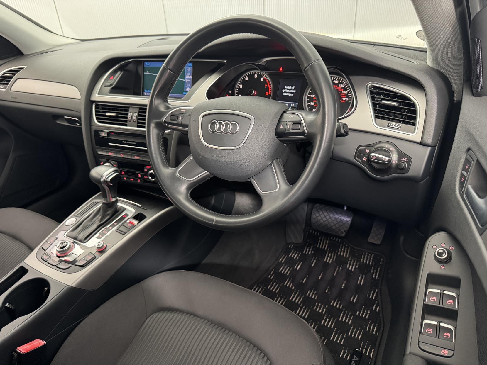 Audi A4 Avant view 56