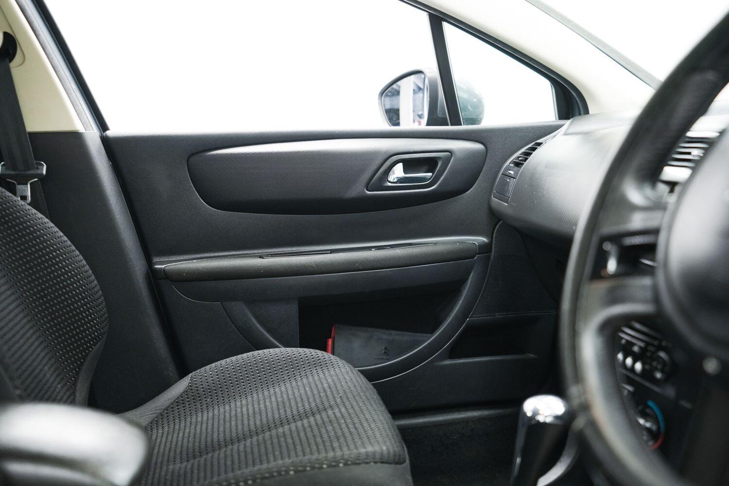 Citroen C4 view 26