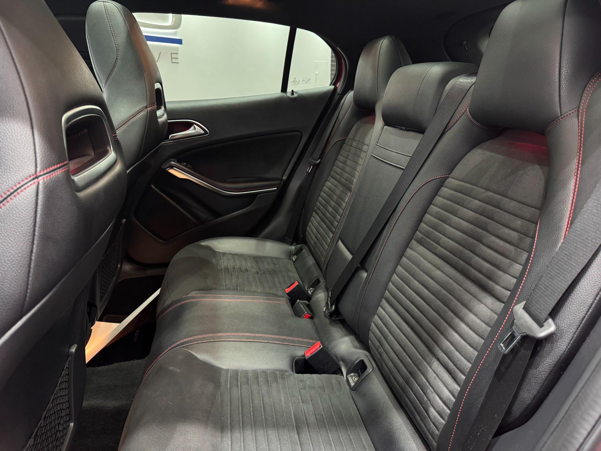 Mercedes-Benz GLA view 52