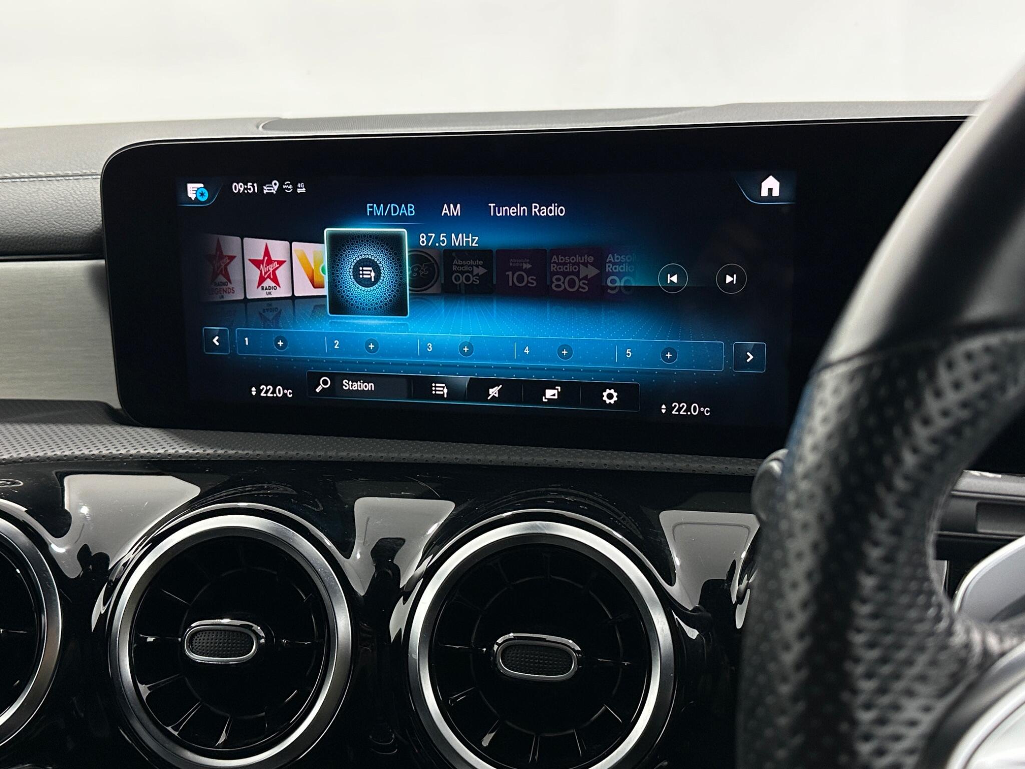 Mercedes-Benz Mercedes-Benz CLA view 28