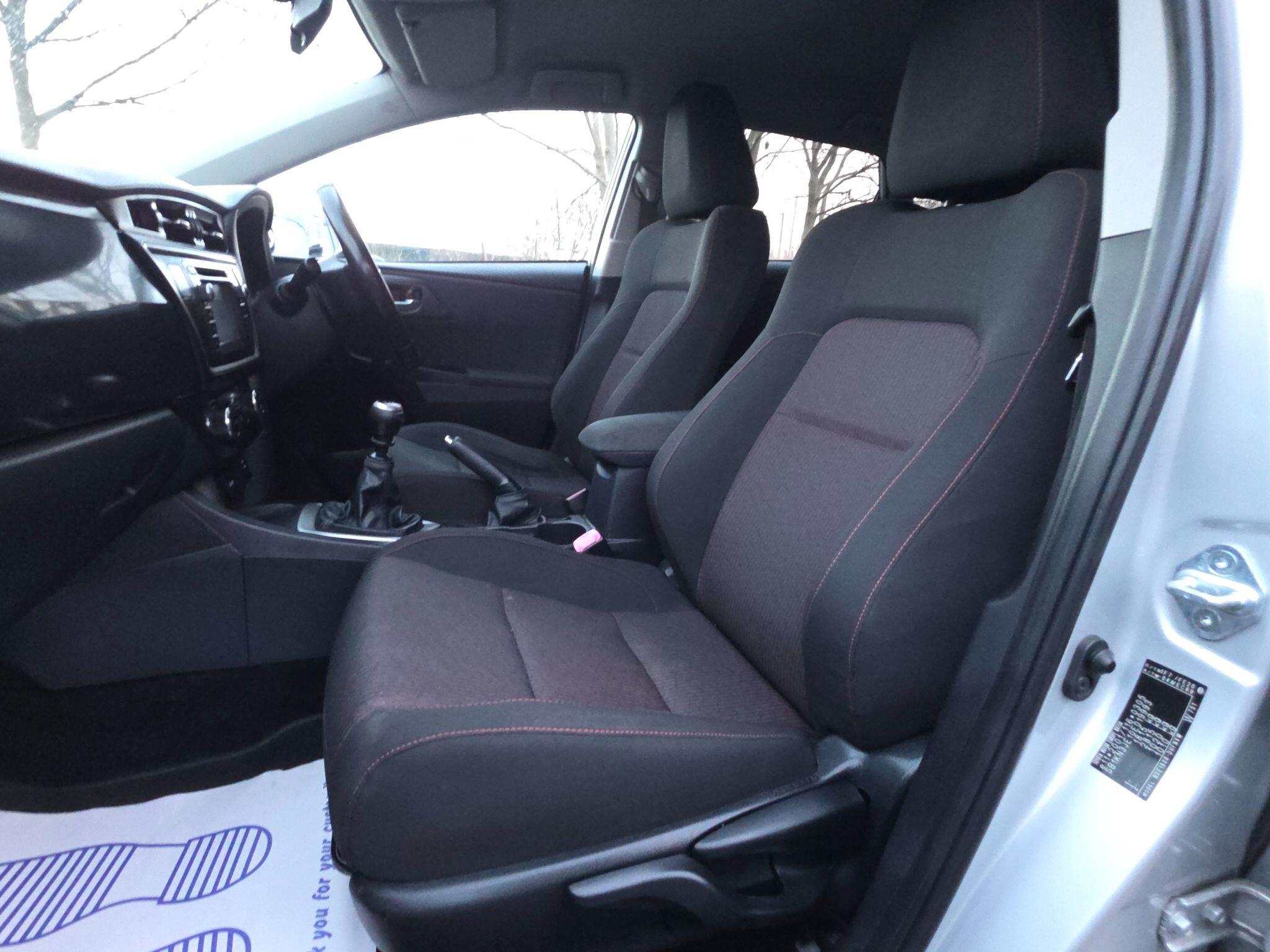 2013 Toyota Auris image 60