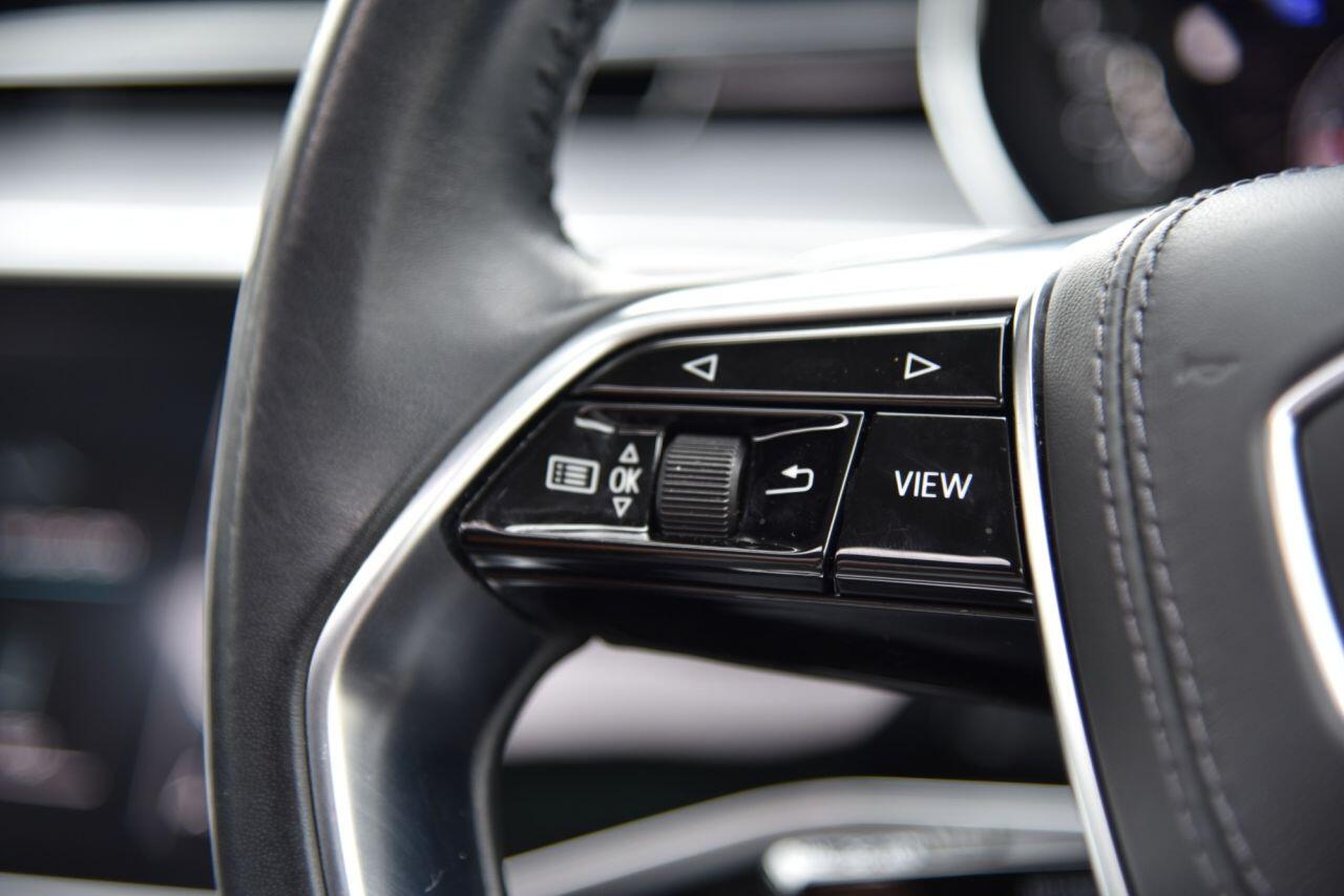 Audi A8 view 31