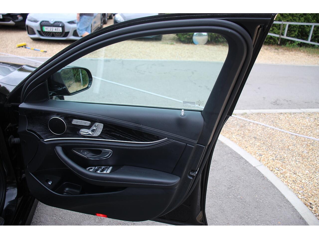 Mercedes-Benz E Class view 41