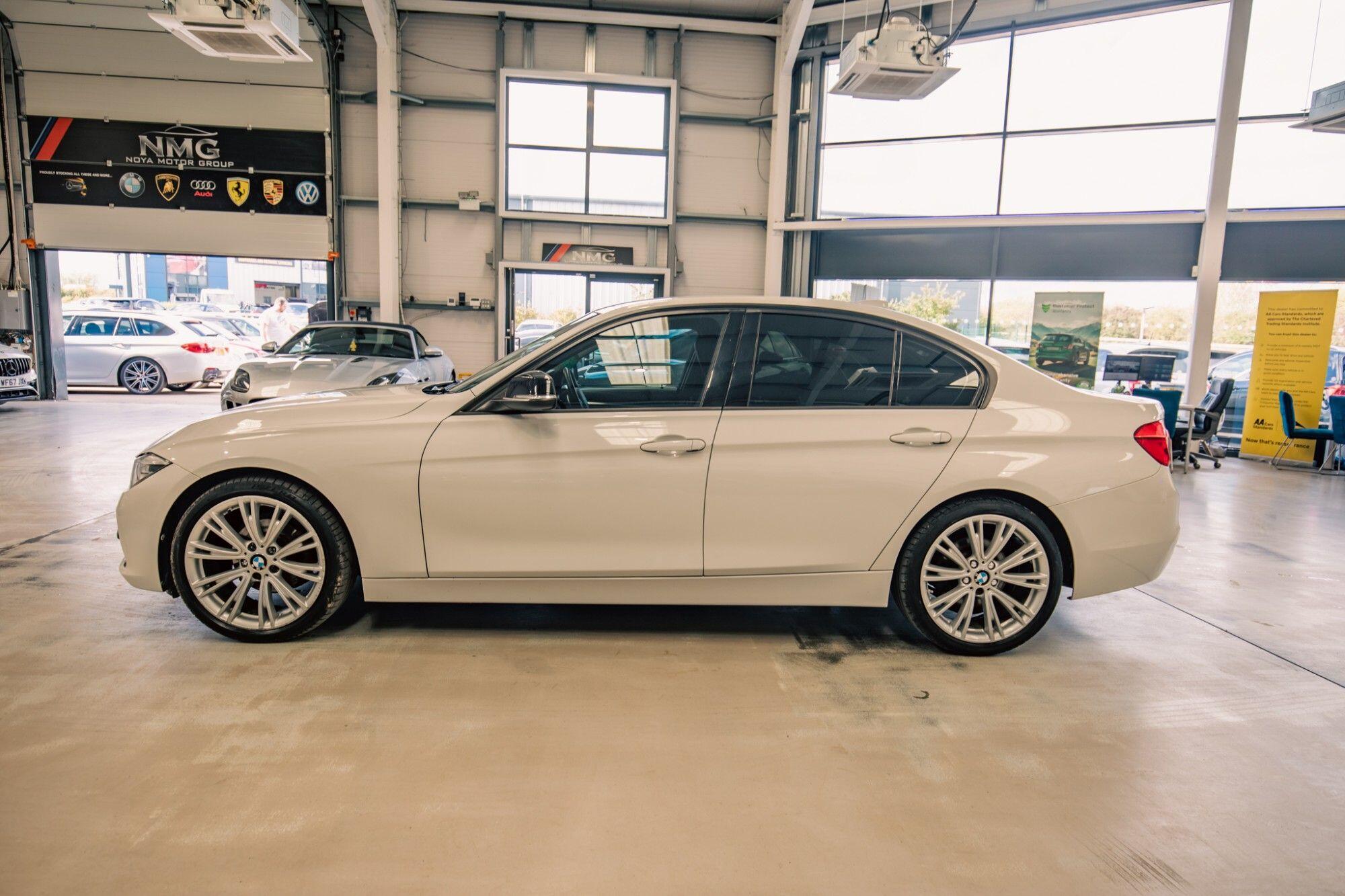 BMW 3 Series view 21
