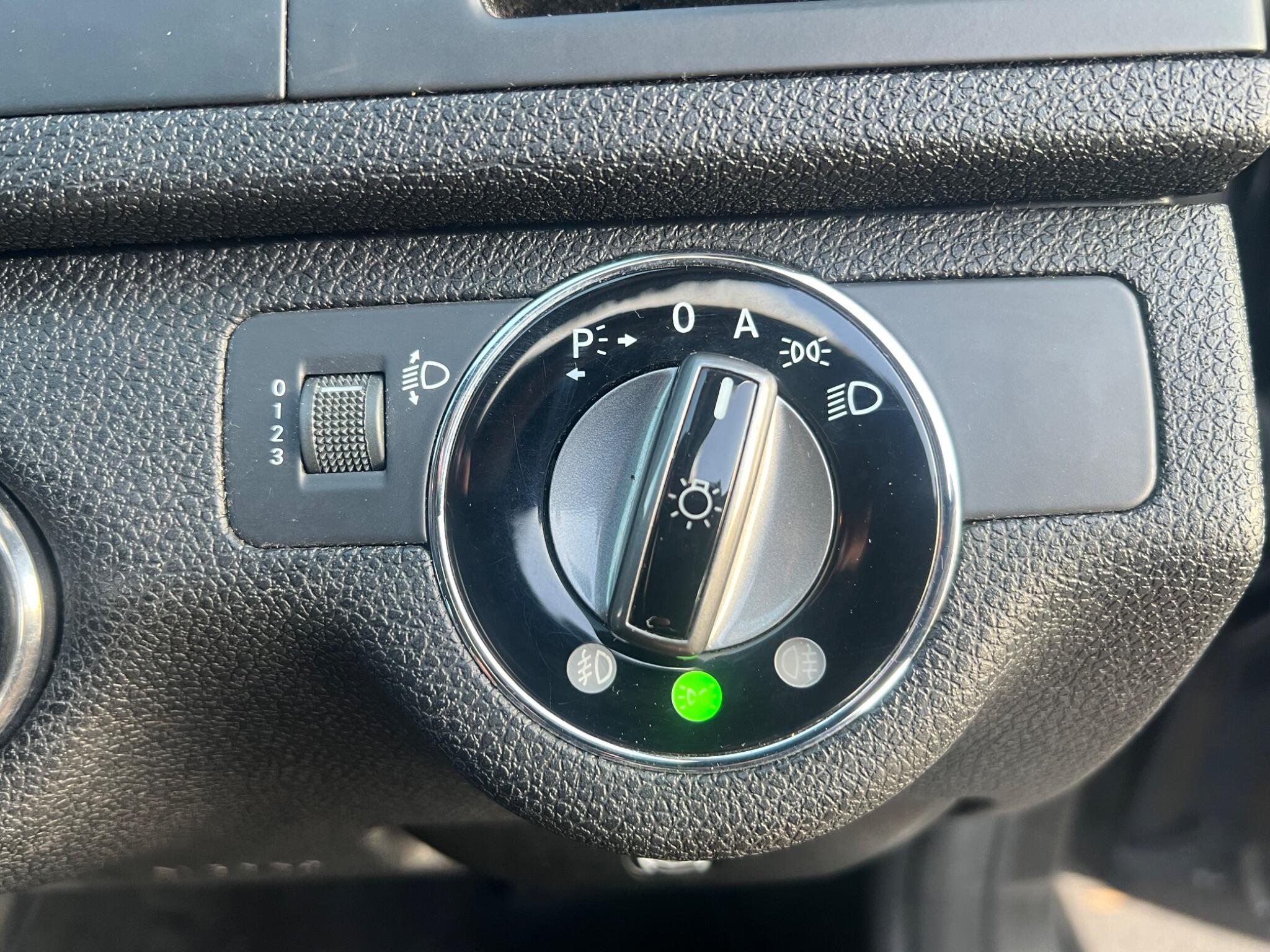 Mercedes-Benz C-Class view 34