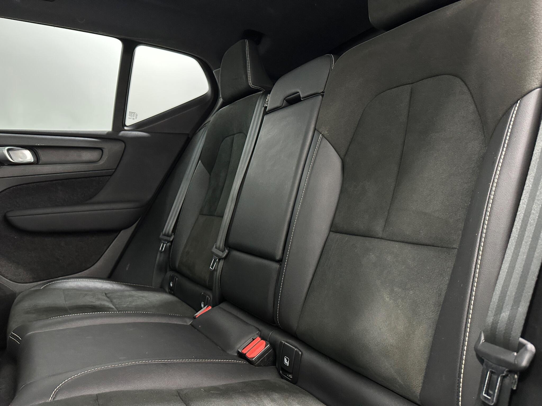 Volvo XC40 view 36